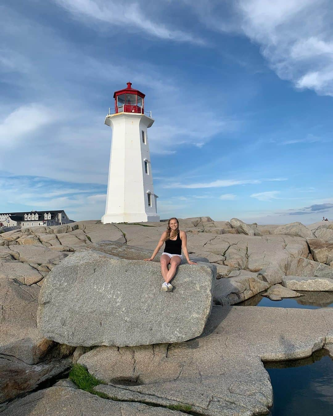 エリー・ブラックさんのインスタグラム写真 - (エリー・ブラックInstagram)「When you get Peggy all to yourself 💗🌊 a rare occasion #eastcoast #peggyscove」10月9日 3時41分 - ellieblack_