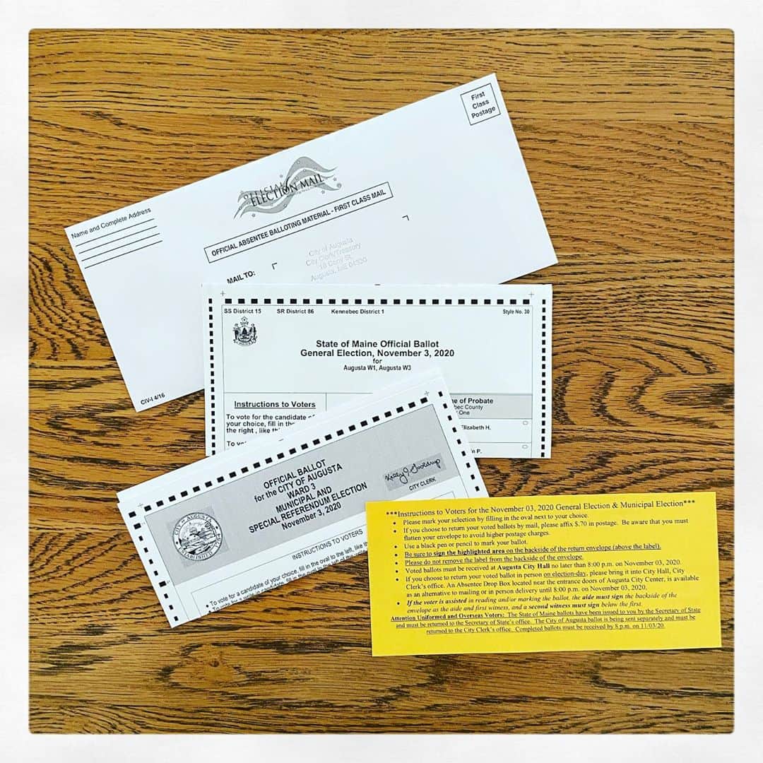 レイチェル・ニコルズさんのインスタグラム写真 - (レイチェル・ニコルズInstagram)「VOTE! Make sure your ballot is filled out correctly so it can get counted! Follow the instructions on your ballot. Use the right color pen (black) or pencil. Be sure to sign your autograph in the highlighted area on the backside of the return envelope. ADD postage ($.70) to your envelope. Make sure your vote counts because every vote matters! I have done my civic duty...and now I’m ordering tacos. 😋😋😋.」10月9日 3時51分 - ticklenichols
