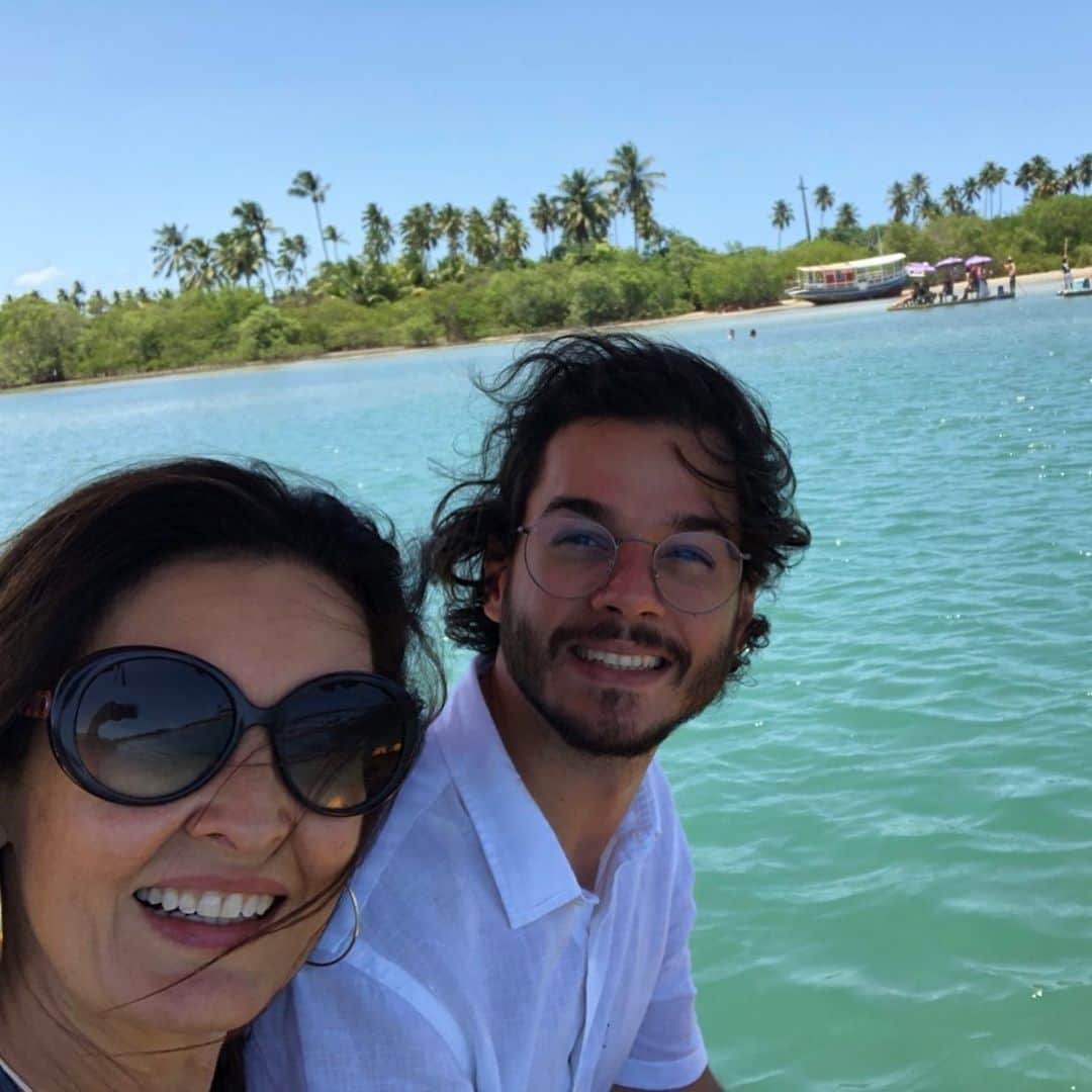 のインスタグラム：「Meu #TBT de hj é em homenagem ao dia do nordestino. Nos últimos três anos, tenho conhecido bem mais do nordeste. Viajo pelas praias e interior com meu amor, meus filhos ou até sozinha. Não perco a oportunidade de descobrir  tantos lugares bonitos e conhecer e encontrar com tanta  gente carinhosa e guerreira. #cadaminutoimporta」