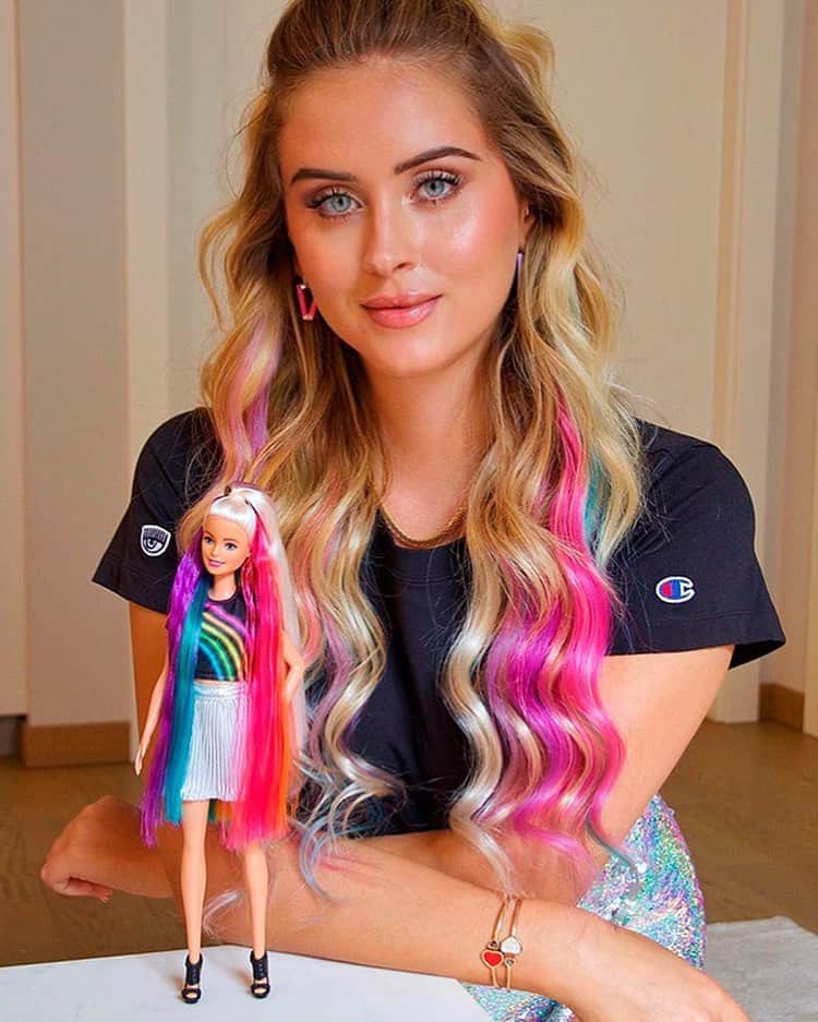 Blonde Saladさんのインスタグラム写真 - (Blonde SaladInstagram)「Did you have the chance to see our @valentinaferragni in her amazing rainbow hair?🌈 LINK IN BIO to discover which Barbie she took inspiration from! #theblondesalad #valentinaferragni #barbie」10月8日 19時05分 - theblondesalad