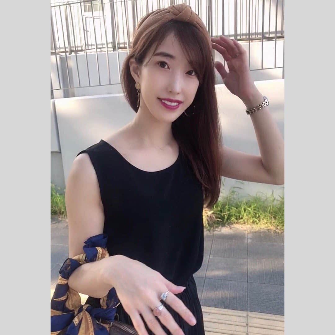 近藤夏奈のインスタグラム：「明日も午後5時から午後7時🕔﻿ ウメダfmbehappy789 『Be Sports! Friday』🧘‍♀️🌈﻿ 2時間生放送です🗣﻿ 私のストーリーからも聴いてもらえます◎﻿ ﻿ ﻿ 明日のメッセージテーマは💌﻿ 『あなたはアウトドア派？インドア派？』です🙋‍♀️❣️﻿ どっち派が多いか楽しみ✌︎﻿ ﻿ ﻿ 今聴きたい曲と共にメッセージおまちしてます💗﻿ ＊番組名『Be sports friday』を選択してね🏃‍♀️﻿ .﻿ .﻿ ﻿ ﻿#ウメダfm#ウメダfmbehappy789#ラジオ  #生放送#ラジオパーソナリティー#梅田」