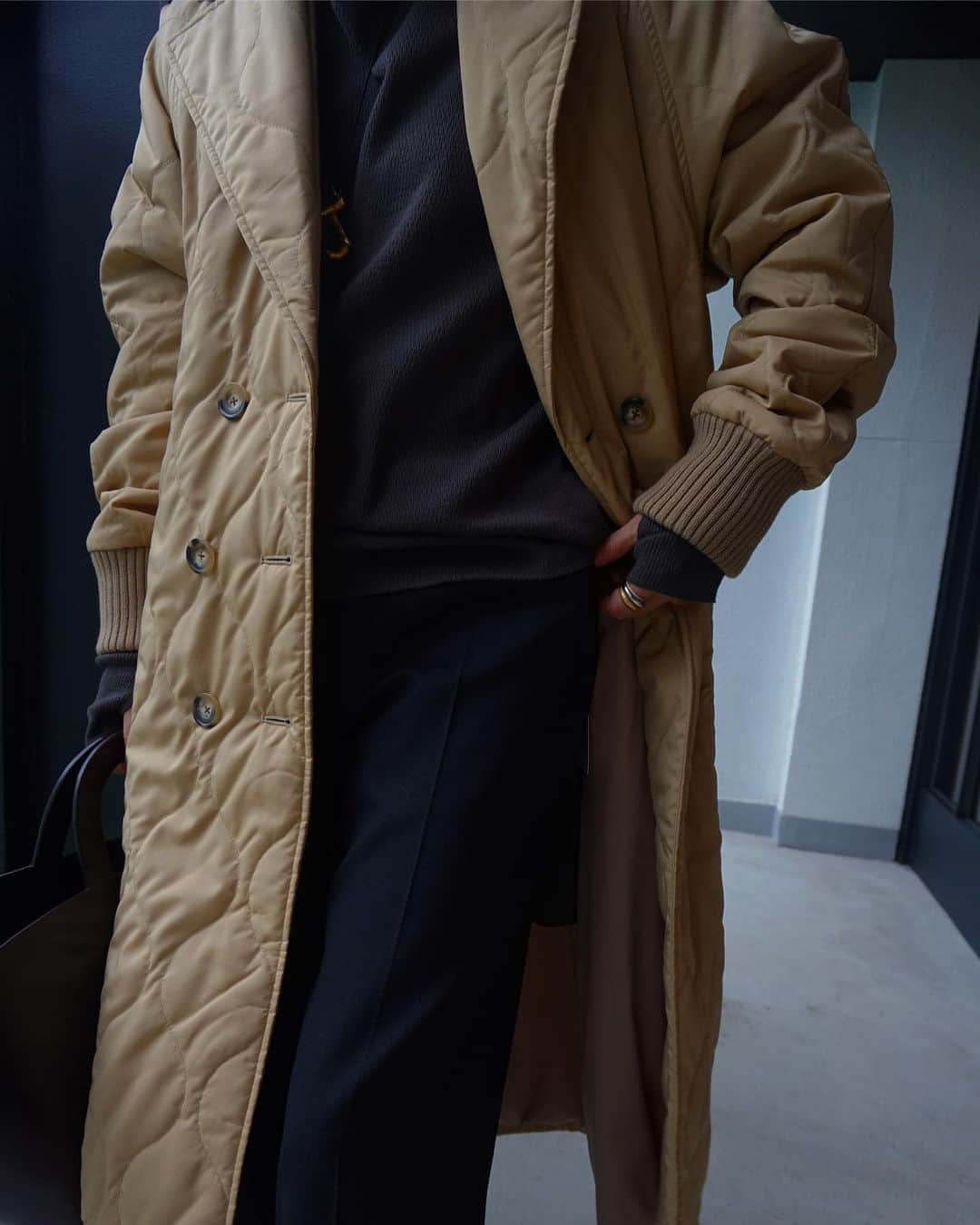 JUNNAのインスタグラム：「@etretokyo  WINTER COLLECTION 先行受注スタート致しました🙏  現在サーバも落ち着いてきました⛄️  久しぶりに今からQ&Aしようかな😌  #etretokyo  2020WINTER COLLECTION 先行予約VOL.2  - WEB開催期間 - 10/8(木)19:00 - 10/15(木)12:00PM  - 店舗開催期間 - 10/8(木)- 10/14(水)  #ヘアスタイル #ヘアアレンジ #カジュアル #ミディアム #キルティング#ミリタリー#古着 #ヴィンテージ #大人カジュアル #セミロング#ヘアアレンジ#ヘアバンド」