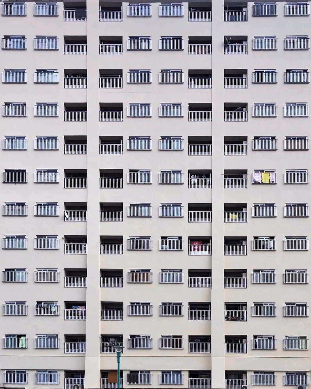 maco_kirahviさんのインスタグラム写真 - (maco_kirahviInstagram)「DANCHI facade 🏢 ・ ・　 ・ #ザ壁部 #shotoniphone」10月8日 19時20分 - maco_kirahvi