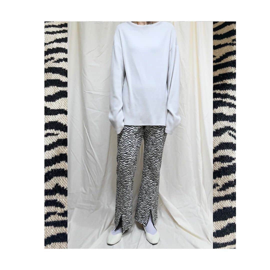 kittleさんのインスタグラム写真 - (kittleInstagram)「Kittle.2020AW collection . . New arrival  . . Zebra print pants ¥12,000+tax . . おすすめのゼブラ柄のパンツ🦓 前裾にスリットが入っているので 脚全体をスッキリと見せてくれます。 . . ぜひオンラインストアでご覧ください。 . . ✔︎大阪と東京でPOPUP SHOP同時開催中。詳細はプロフィール欄をご覧ください。 . . #kittleto #2020aw #casualfashion #キトルト #カジュアルファッション #カジュアルコーデ . .」10月8日 19時32分 - kittle_official