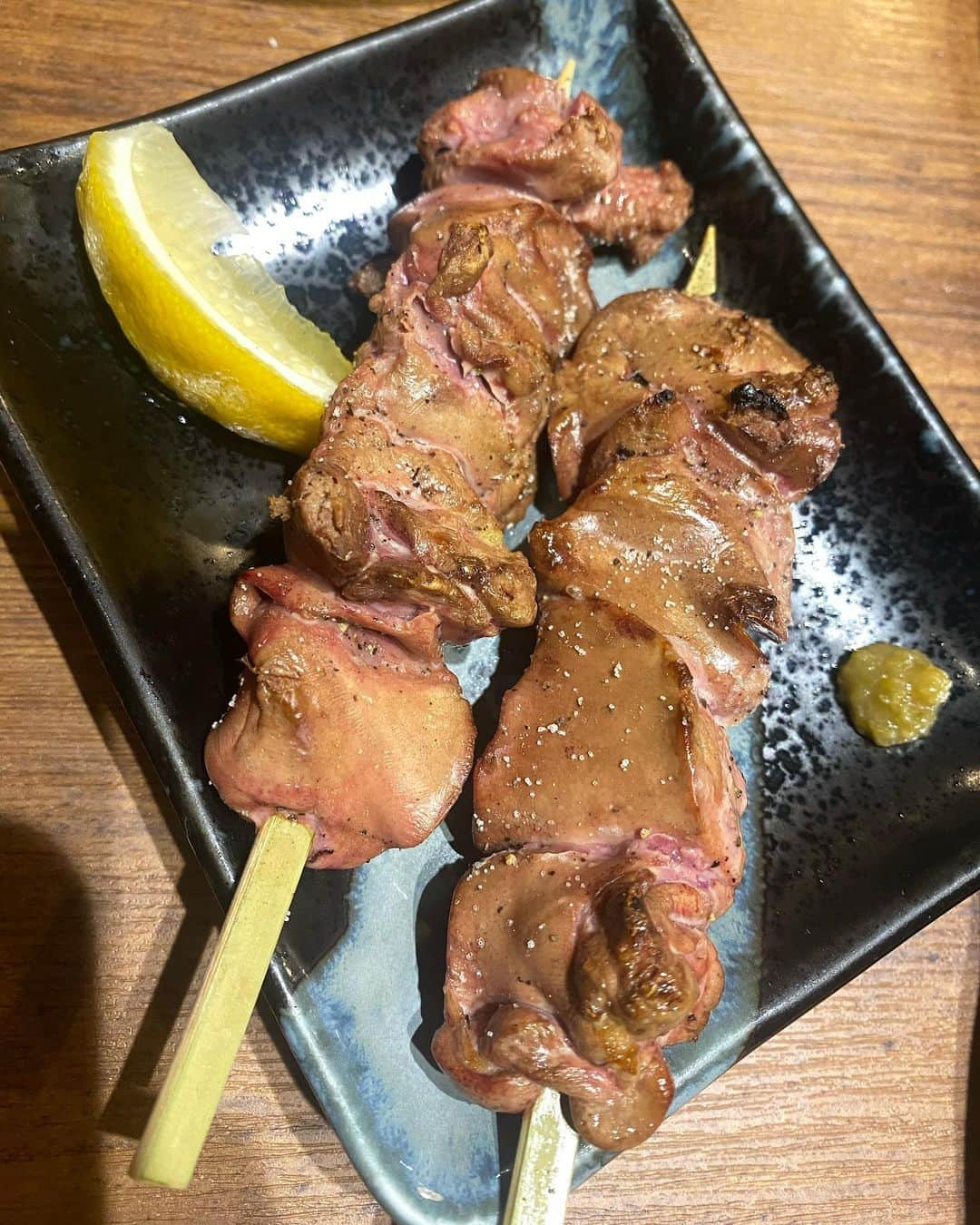 五位渕のぞみさんのインスタグラム写真 - (五位渕のぞみInstagram)「#焼き鳥みなと へ🐓 @yakitori_minato ㅤㅤㅤㅤㅤㅤㅤㅤㅤ 私の大好きなお店なのです🥰❤️ ⠀ ✅地鶏炭火焼き ✅地鶏タタキ・刺し身盛り合わせ ✅メガジョッキハイボール この3つは必ず注文する😉✨ ⠀ ⠀ 💙焼鳥 みなと💙 050-5457-0707 東京都渋谷区桜丘町16-7 鈴木ビル 1F https://tabelog.com/tokyo/A1303/A130301/13248907/  ㅤㅤㅤㅤㅤㅤㅤㅤㅤ ㅤㅤㅤㅤㅤㅤㅤㅤㅤ ㅤㅤㅤㅤㅤㅤㅤㅤㅤ ㅤㅤㅤㅤㅤㅤㅤㅤㅤ ㅤㅤㅤㅤㅤㅤㅤㅤㅤ ㅤㅤㅤㅤㅤㅤㅤㅤㅤ #渋谷駅 #焼き鳥 #渋谷グルメ #焼き鳥屋さん #焼き鳥屋 #焼き鳥好きな人と繋がりたい # #yakitori #yakitoriya #꼬치 #焼鳥 #焼き鳥大好き #도쿄 #모델 #渋谷 #渋谷ランチ #渋谷ディナー #焼き鳥屋さん  #インフルエンサー #インスタグラマー #インスタグラマー #インフルエンサー #먹스타그램 #음스타그램 #맛스타그램 #아카사카 ㅤㅤㅤㅤㅤㅤㅤㅤㅤ」10月8日 19時26分 - nonnon0319