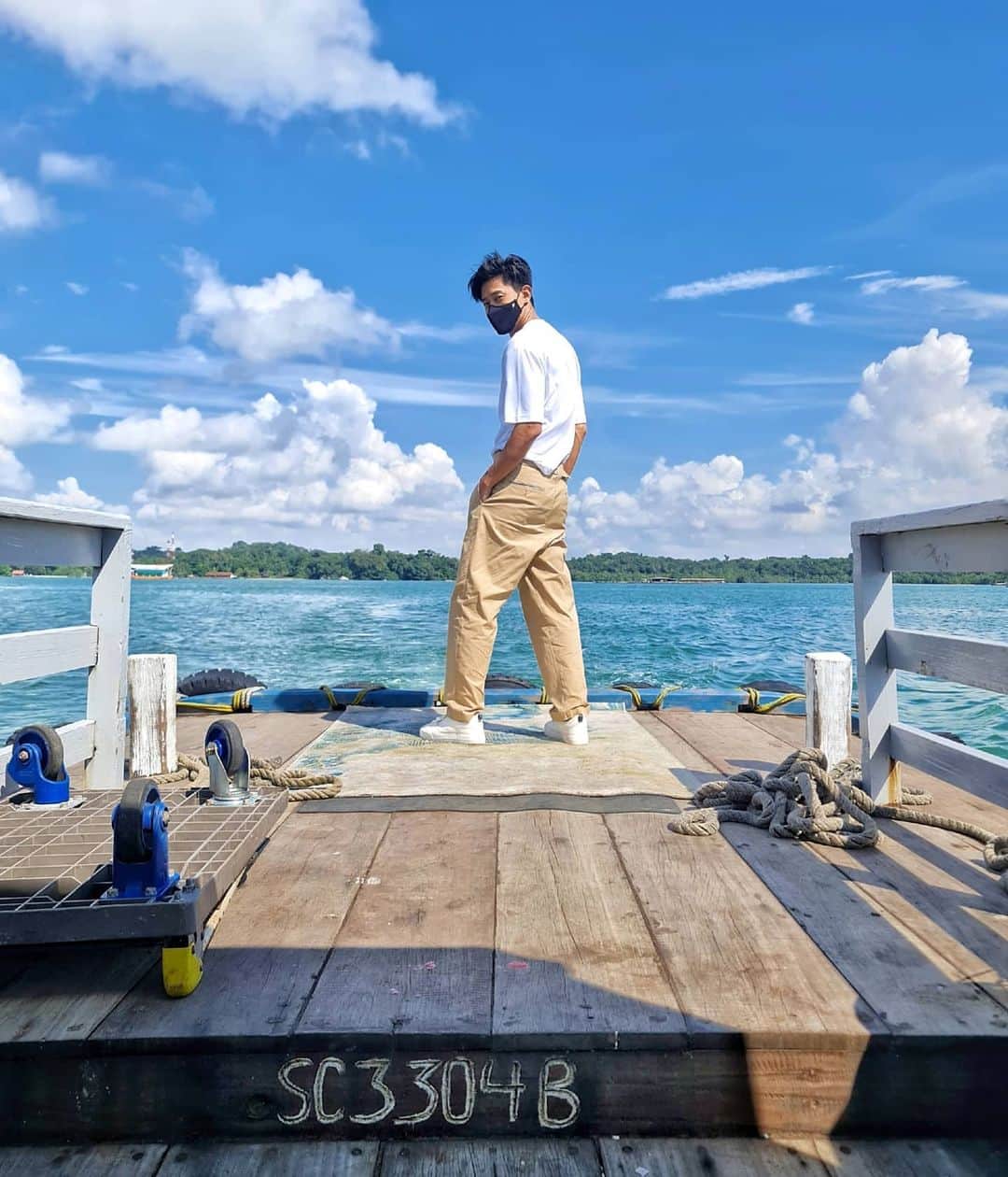 デスモンド・タンのインスタグラム：「蓝天白云，晴空万里。 Everything will be good.  #操控 #CTRL #周志平」