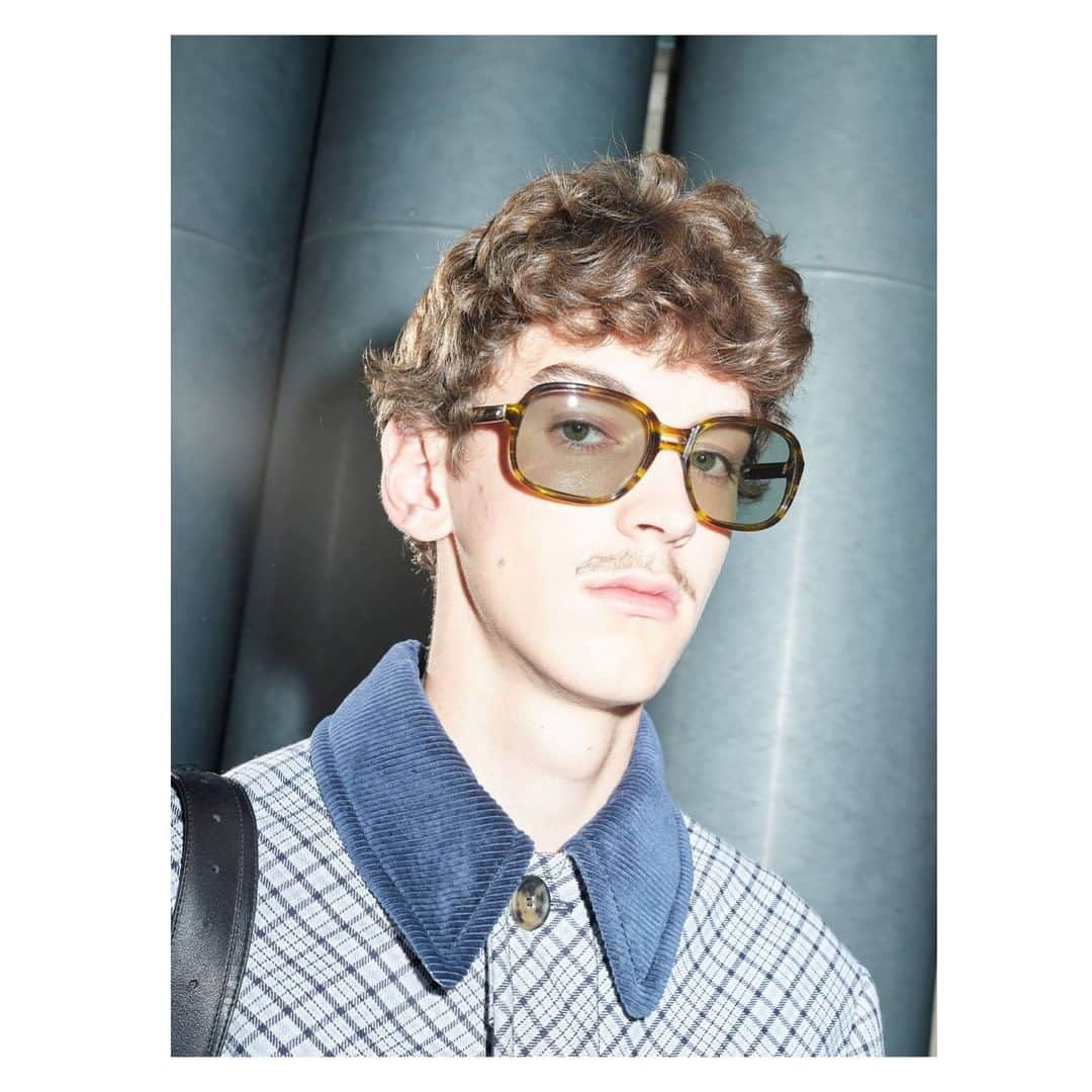 アンドレアポンピリオのインスタグラム：「SS21 COLLECTION: LOOK31  ANDREA POMPILIO'S SOPHISTICATED MAN WHO IN COMPARISON WITH THE WOMAN IS NOT AFRAID TO COMPETE, AN EQUAL CLASH.  Model @alexbrdy @tomorrowisanotherday_agency  #lovemeforeverornever  #ANDREAPOMPILIO #SS21 #Womenswear #Menswear #Madeinitaly #Milano」