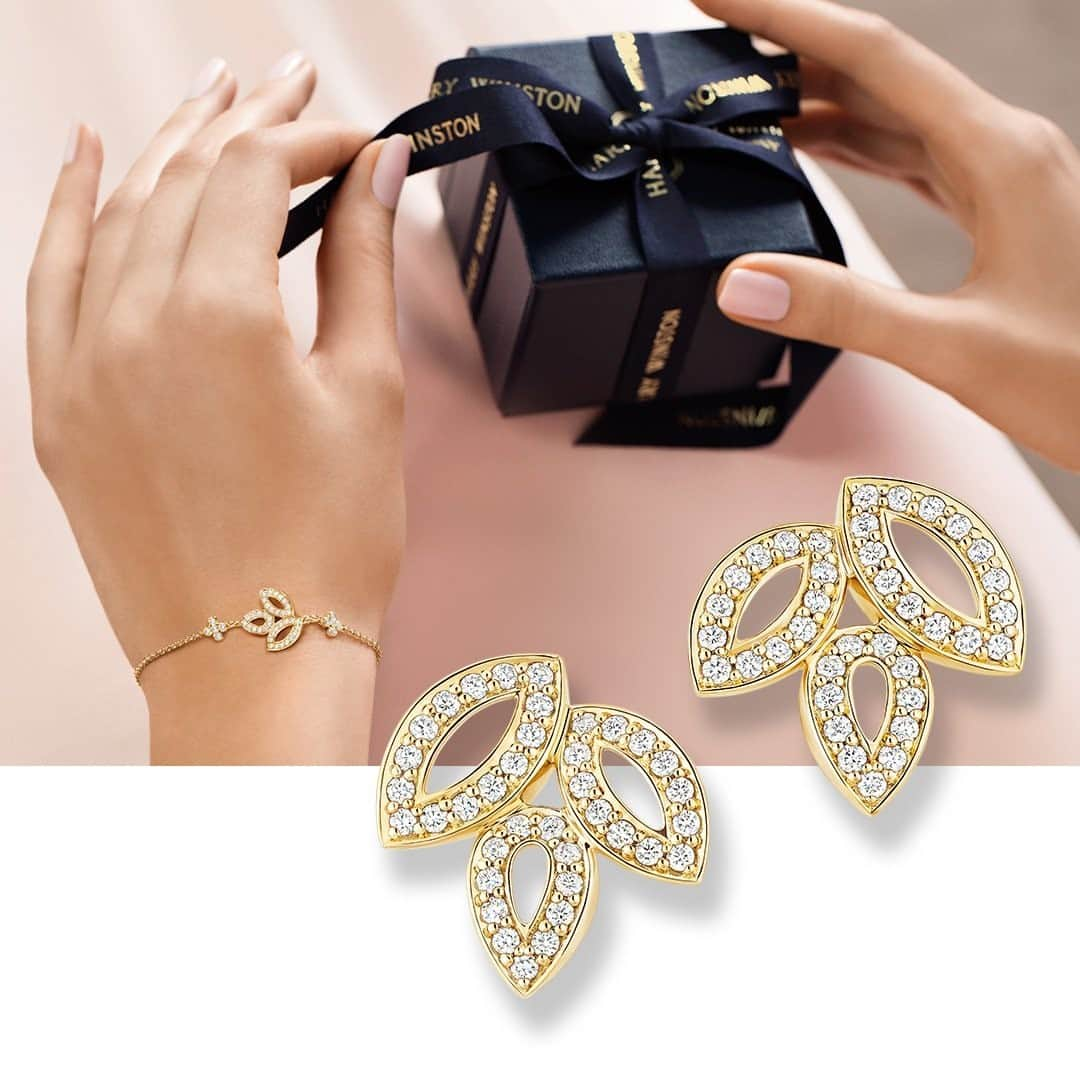 ハリー・ウィンストンさんのインスタグラム写真 - (ハリー・ウィンストンInstagram)「Give yourself the gift of love. The Lily Cluster #Diamond Bracelet and Earrings in Yellow Gold are graceful bouquets of natural beauty. #BrilliantlyInLove #HarryWinston  Tap the link in bio to discover eternally refined gems.」10月8日 19時31分 - harrywinston