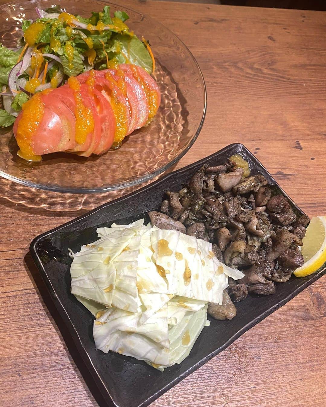 五位渕のぞみさんのインスタグラム写真 - (五位渕のぞみInstagram)「#焼き鳥みなと へ🐓 @yakitori_minato ㅤㅤㅤㅤㅤㅤㅤㅤㅤ 私の大好きなお店なのです🥰❤️ ⠀ ✅地鶏炭火焼き ✅地鶏タタキ・刺し身盛り合わせ ✅メガジョッキハイボール この3つは必ず注文する😉✨ ⠀ ⠀ 💙焼鳥 みなと💙 050-5457-0707 東京都渋谷区桜丘町16-7 鈴木ビル 1F https://tabelog.com/tokyo/A1303/A130301/13248907/  ㅤㅤㅤㅤㅤㅤㅤㅤㅤ ㅤㅤㅤㅤㅤㅤㅤㅤㅤ ㅤㅤㅤㅤㅤㅤㅤㅤㅤ ㅤㅤㅤㅤㅤㅤㅤㅤㅤ ㅤㅤㅤㅤㅤㅤㅤㅤㅤ ㅤㅤㅤㅤㅤㅤㅤㅤㅤ #渋谷駅 #焼き鳥 #渋谷グルメ #焼き鳥屋さん #焼き鳥屋 #焼き鳥好きな人と繋がりたい # #yakitori #yakitoriya #꼬치 #焼鳥 #焼き鳥大好き #도쿄 #모델 #渋谷 #渋谷ランチ #渋谷ディナー #焼き鳥屋さん  #インフルエンサー #インスタグラマー #インスタグラマー #インフルエンサー #먹스타그램 #음스타그램 #맛스타그램 #아카사카 ㅤㅤㅤㅤㅤㅤㅤㅤㅤ」10月8日 19時31分 - nonnon0319