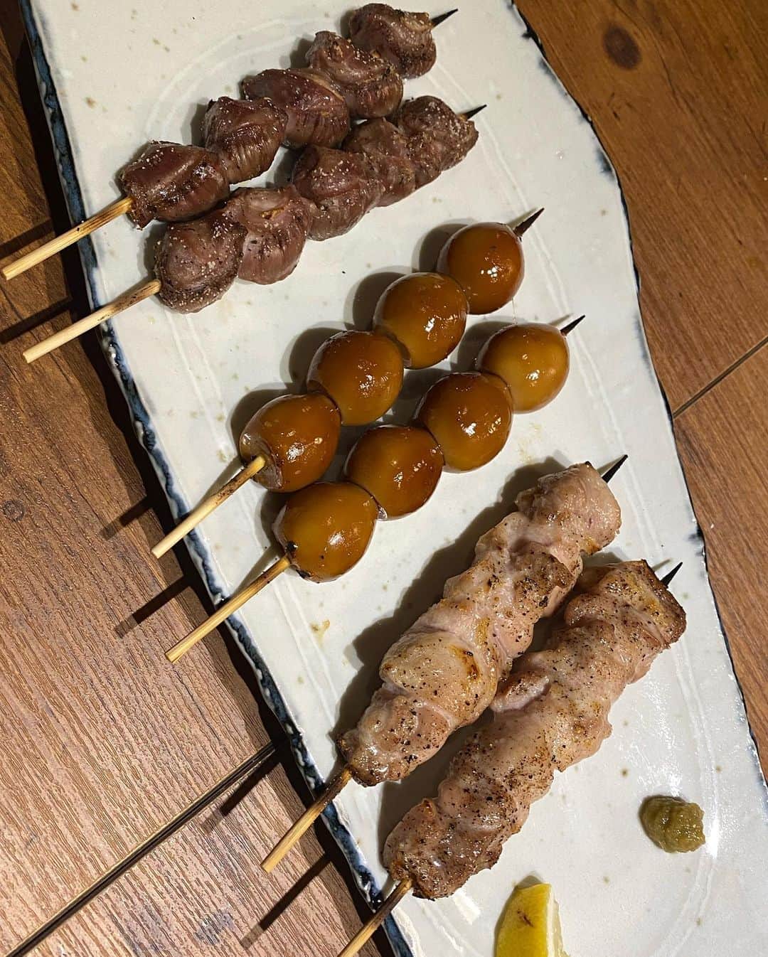 五位渕のぞみさんのインスタグラム写真 - (五位渕のぞみInstagram)「#焼き鳥みなと へ🐓 @yakitori_minato ㅤㅤㅤㅤㅤㅤㅤㅤㅤ 私の大好きなお店なのです🥰❤️ ⠀ ✅地鶏炭火焼き ✅地鶏タタキ・刺し身盛り合わせ ✅メガジョッキハイボール この3つは必ず注文する😉✨ ⠀ ⠀ 💙焼鳥 みなと💙 050-5457-0707 東京都渋谷区桜丘町16-7 鈴木ビル 1F https://tabelog.com/tokyo/A1303/A130301/13248907/  ㅤㅤㅤㅤㅤㅤㅤㅤㅤ ㅤㅤㅤㅤㅤㅤㅤㅤㅤ ㅤㅤㅤㅤㅤㅤㅤㅤㅤ ㅤㅤㅤㅤㅤㅤㅤㅤㅤ ㅤㅤㅤㅤㅤㅤㅤㅤㅤ ㅤㅤㅤㅤㅤㅤㅤㅤㅤ #渋谷駅 #焼き鳥 #渋谷グルメ #焼き鳥屋さん #焼き鳥屋 #焼き鳥好きな人と繋がりたい # #yakitori #yakitoriya #꼬치 #焼鳥 #焼き鳥大好き #도쿄 #모델 #渋谷 #渋谷ランチ #渋谷ディナー #焼き鳥屋さん  #インフルエンサー #インスタグラマー #インスタグラマー #インフルエンサー #먹스타그램 #음스타그램 #맛스타그램 #아카사카 ㅤㅤㅤㅤㅤㅤㅤㅤㅤ」10月8日 19時31分 - nonnon0319