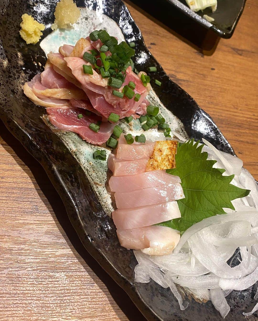 五位渕のぞみさんのインスタグラム写真 - (五位渕のぞみInstagram)「#焼き鳥みなと へ🐓 @yakitori_minato ㅤㅤㅤㅤㅤㅤㅤㅤㅤ 私の大好きなお店なのです🥰❤️ ⠀ ✅地鶏炭火焼き ✅地鶏タタキ・刺し身盛り合わせ ✅メガジョッキハイボール この3つは必ず注文する😉✨ ⠀ ⠀ 💙焼鳥 みなと💙 050-5457-0707 東京都渋谷区桜丘町16-7 鈴木ビル 1F https://tabelog.com/tokyo/A1303/A130301/13248907/  ㅤㅤㅤㅤㅤㅤㅤㅤㅤ ㅤㅤㅤㅤㅤㅤㅤㅤㅤ ㅤㅤㅤㅤㅤㅤㅤㅤㅤ ㅤㅤㅤㅤㅤㅤㅤㅤㅤ ㅤㅤㅤㅤㅤㅤㅤㅤㅤ ㅤㅤㅤㅤㅤㅤㅤㅤㅤ #渋谷駅 #焼き鳥 #渋谷グルメ #焼き鳥屋さん #焼き鳥屋 #焼き鳥好きな人と繋がりたい # #yakitori #yakitoriya #꼬치 #焼鳥 #焼き鳥大好き #도쿄 #모델 #渋谷 #渋谷ランチ #渋谷ディナー #焼き鳥屋さん  #インフルエンサー #インスタグラマー #インスタグラマー #インフルエンサー #먹스타그램 #음스타그램 #맛스타그램 #아카사카 ㅤㅤㅤㅤㅤㅤㅤㅤㅤ」10月8日 19時31分 - nonnon0319
