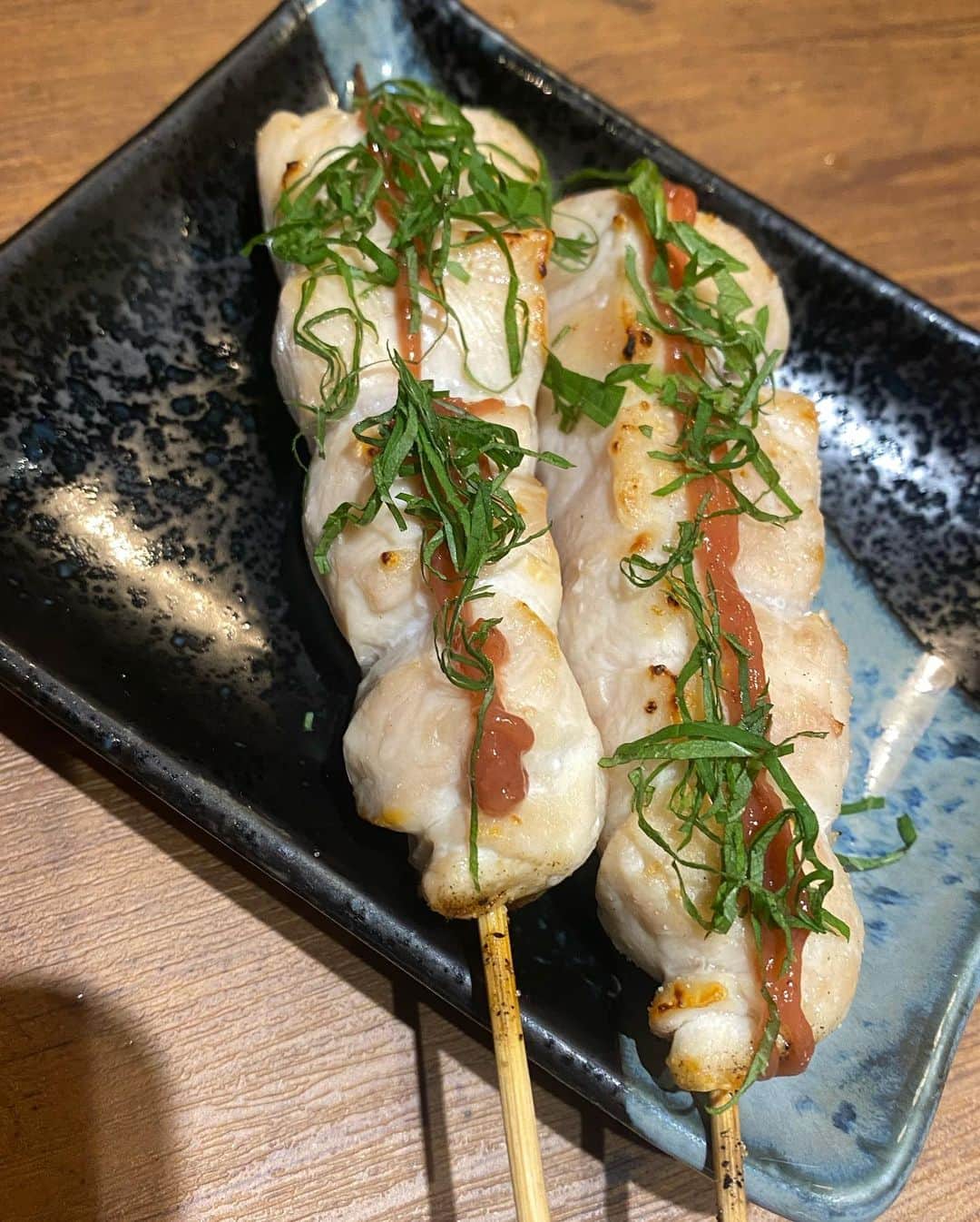 五位渕のぞみさんのインスタグラム写真 - (五位渕のぞみInstagram)「#焼き鳥みなと へ🐓 @yakitori_minato ㅤㅤㅤㅤㅤㅤㅤㅤㅤ 私の大好きなお店なのです🥰❤️ ⠀ ✅地鶏炭火焼き ✅地鶏タタキ・刺し身盛り合わせ ✅メガジョッキハイボール この3つは必ず注文する😉✨ ⠀ ⠀ 💙焼鳥 みなと💙 050-5457-0707 東京都渋谷区桜丘町16-7 鈴木ビル 1F https://tabelog.com/tokyo/A1303/A130301/13248907/  ㅤㅤㅤㅤㅤㅤㅤㅤㅤ ㅤㅤㅤㅤㅤㅤㅤㅤㅤ ㅤㅤㅤㅤㅤㅤㅤㅤㅤ ㅤㅤㅤㅤㅤㅤㅤㅤㅤ ㅤㅤㅤㅤㅤㅤㅤㅤㅤ ㅤㅤㅤㅤㅤㅤㅤㅤㅤ #渋谷駅 #焼き鳥 #渋谷グルメ #焼き鳥屋さん #焼き鳥屋 #焼き鳥好きな人と繋がりたい # #yakitori #yakitoriya #꼬치 #焼鳥 #焼き鳥大好き #도쿄 #모델 #渋谷 #渋谷ランチ #渋谷ディナー #焼き鳥屋さん  #インフルエンサー #インスタグラマー #インスタグラマー #インフルエンサー #먹스타그램 #음스타그램 #맛스타그램 #아카사카 ㅤㅤㅤㅤㅤㅤㅤㅤㅤ」10月8日 19時31分 - nonnon0319