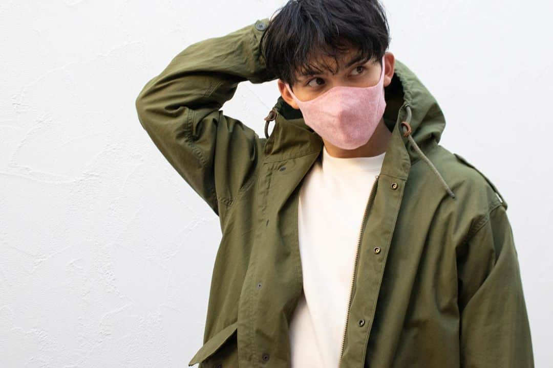 川口太一のインスタグラム：「"WithMask"のKNIT FITのマスクのご紹介！僕の高校の友人がこのWithMaskの制作に携わっていて今回実際に着用してみました！ このマスクはコットン素材で柔らかく優しい着け心地に加え、ニット生地のため高い伸縮性があり耳の痛み等も全く感じません！ カラーも5色展開になっていてファッションやシーンに合わせて選べます！ 本当に文句なしのマスクです！皆さん是非チェックしてみて下さい！@hikaru_kikuya  https://www.mtgec.jp/shop/c/c3060/ #withmask #knitfit #mask」