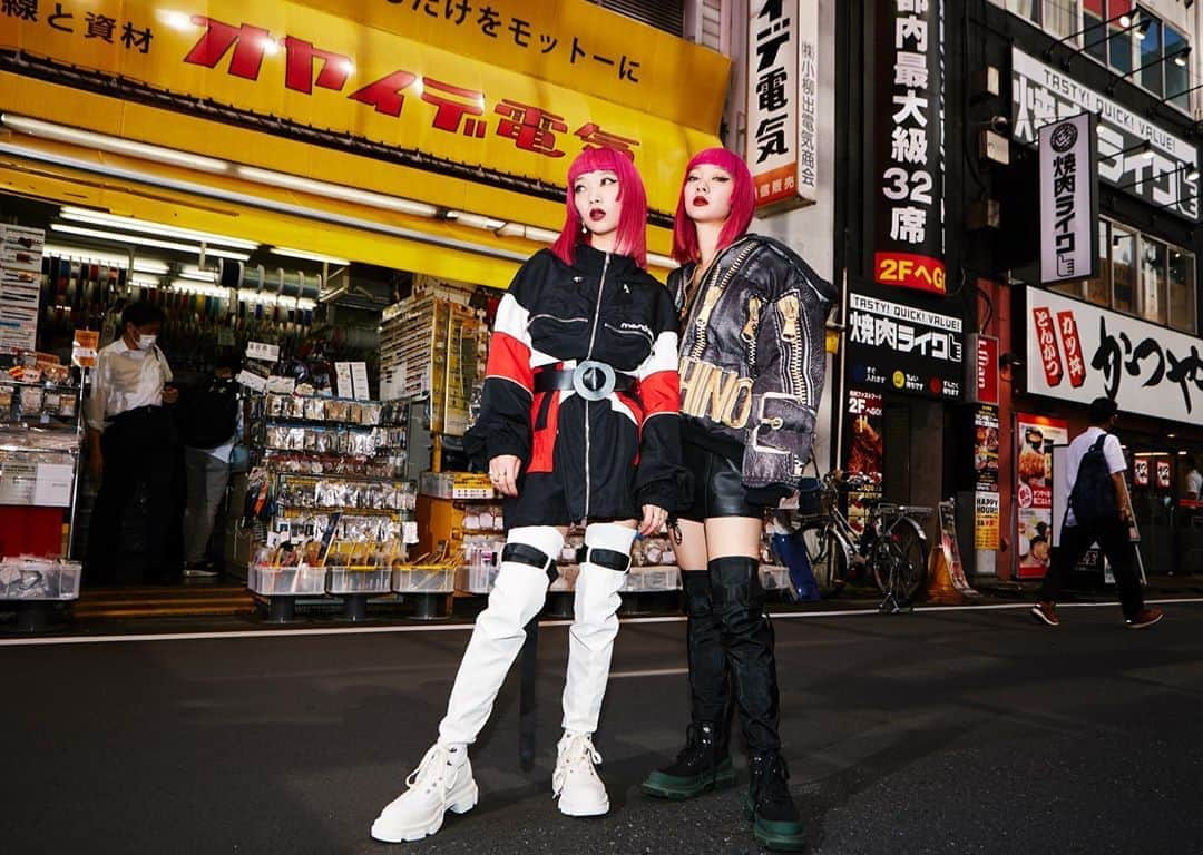 AMIさんのインスタグラム写真 - (AMIInstagram)「AMIAYA STREET SNAP  VOL 10 @moschino 🦋🔥💫 @itsjeremyscott ❤️  📸 @p.hayato   #amiaya_streetsnap  #lovefashion_loveyourself  #amiayaの勝手にオフランウェイ」10月8日 19時39分 - amixxamiaya