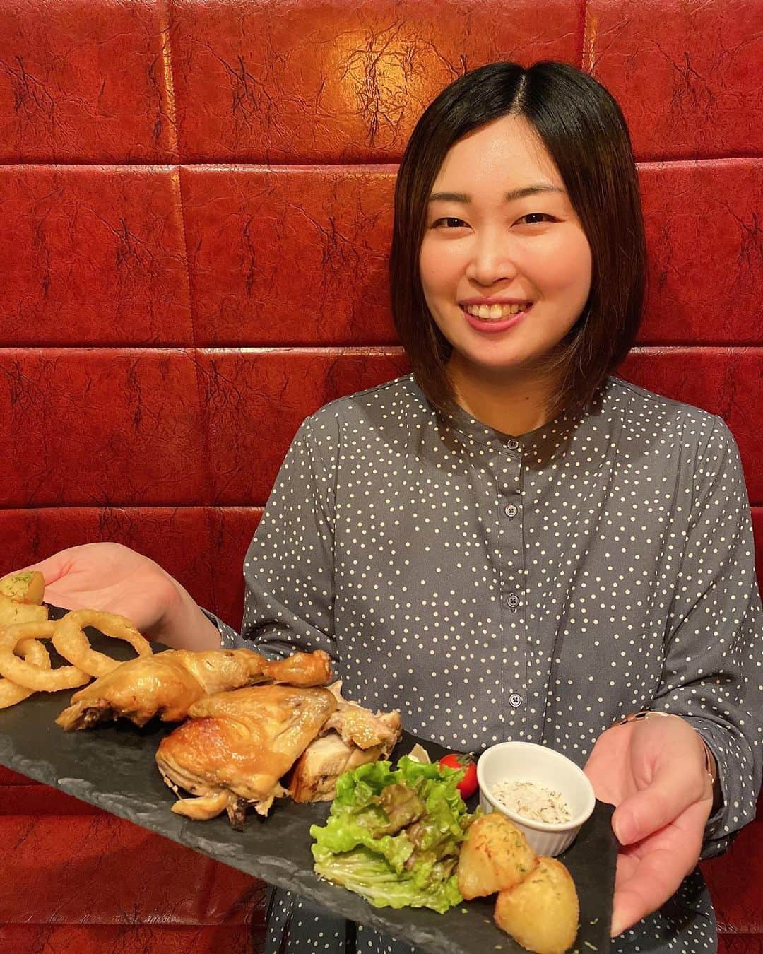 下平夏奈さんのインスタグラム写真 - (下平夏奈Instagram)「新橋駅から徒歩5分のところにある  @borghini.shinbashi  ピラティスインストラクターの けいちゃんとお食事へ行ってきました！  ボルギーニは、 シェフが厳選した素材を生かした 本格ビストロ料理を提供してくださります。  私たちは、 『当店シェフがオススメする人気No.1』 豪華・全8品‼︎ボルギーニコース(飲み放題付き)を オーダーしました♩  お料理からは こだわりを感じられるものばかりで、 見て楽しめ、食べて楽しめる 贅沢な時間でした✨  一品一品が本当に美味しくて、 大満足です！！！  オーダーはタッチパネル式で、 隣の席とも距離が離れており コロナ対策も万全です。  テラス席もあるので、 この時期にはオススメかな♩  店内の雰囲気も心地よく あっという間のひと時でした。  また打ち合わせも兼ねて 来店したいなと思います☆  けいちゃん！ありがとう✨  #ボルギーニ #新橋肉バル #映えグルメ #新橋ビストロ #肉バル #自粛解禁 #ロティサリーチキン #新橋デート  #グルメ女子 #グルメ旅 #新橋 #ディナー  #飲み放題 #コース料理 #東京グルメ　　 #忘年会シーズン突入 #トリドリベース  #pr #food #cheers #Halloween #gourmet」10月8日 19時43分 - kana0412.sss