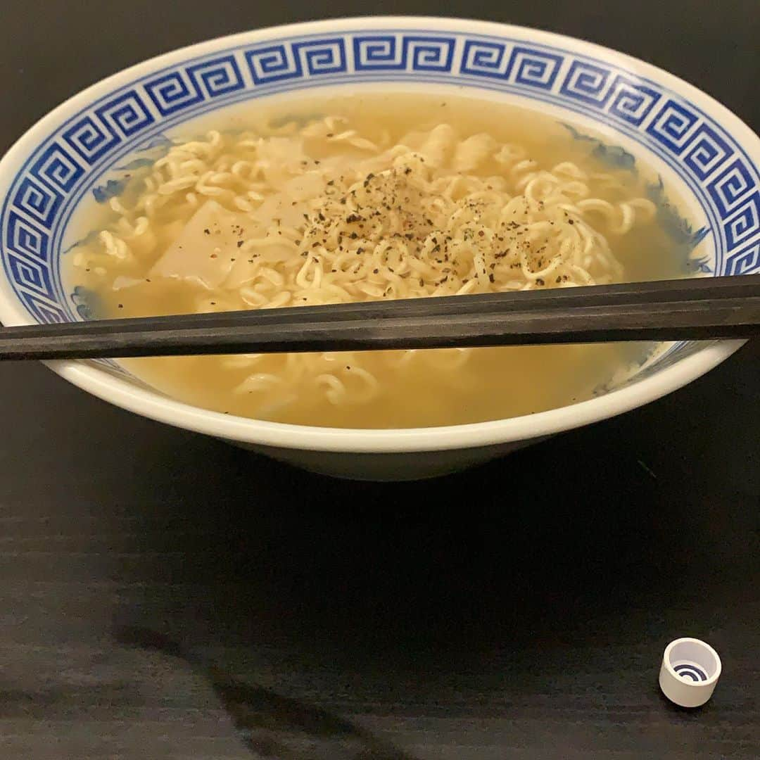 こうへいのインスタグラム：「ラーメンに日本酒もえぇですね。  #ラーメン」