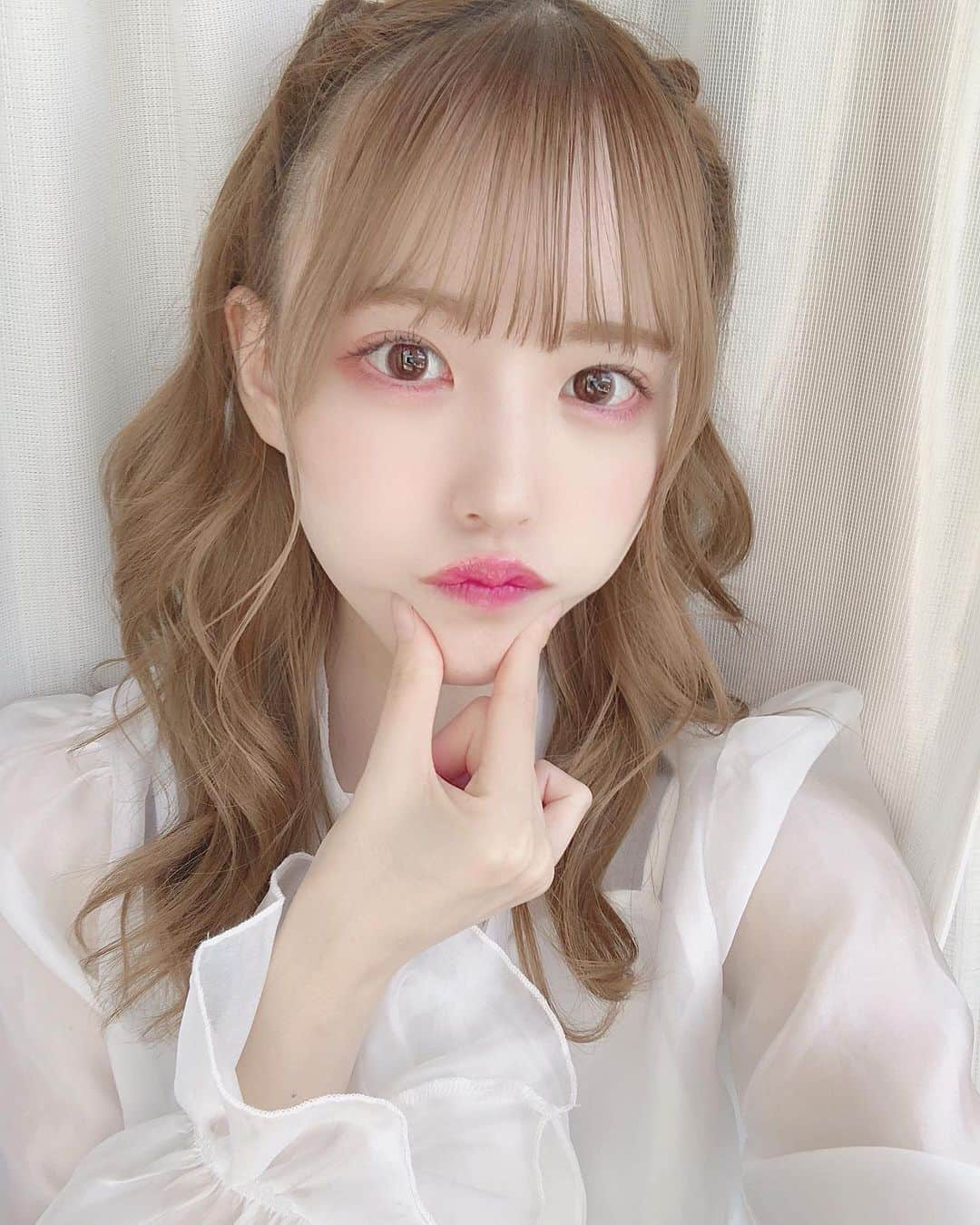 真城里帆さんのインスタグラム写真 - (真城里帆Instagram)「久々の自撮り～ . . . . #自撮り  #セルフィー  #セルフィー女子  #ハーフツイン  #ミルクティーベージュ  #ミルクティーカラー  #ミルクティーアッシュ  #アッシュカラー  #アッシュベージュ  #アッシュブラウン」10月8日 19時59分 - riho_nonfic