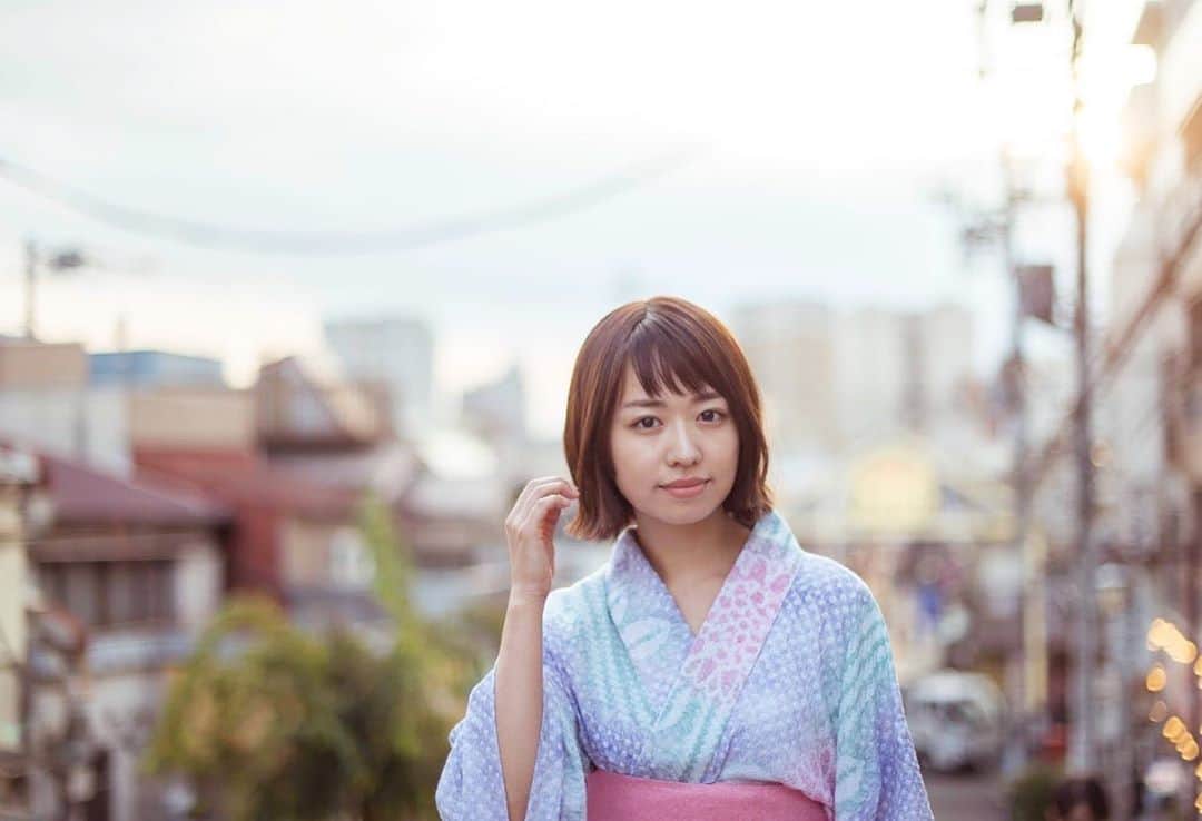 のインスタグラム：「和服が好きです。 この浴衣は @kimonoyamato で 見つけた #絞り染め の生地で、 柔らかくて着心地がよく 夏はとっても涼しくて快適なの。！ 明日からの とあるお芝居のお仕事も、 和服〜！素敵な場所での撮影です。 解禁楽しみにしていてください...🥺 👘 photo by  @s.h.o.t.a.m.i.y.a.k.e2  📸 #浴衣 #yukata #和服 #japanesesinger #singer #japanesemusician #musician #japanesegirl #portrait #photography #camera #japanesemodel #被写体モデル #被写体 #ssw #アーティスト #artist #japaneseartist #tokyo #팔로미 #도쿄 #좋아요 #粉我 #人像摄影」