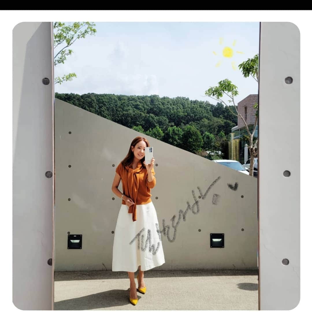 ソ・ユジンさんのインスタグラム写真 - (ソ・ユジンInstagram)「#필쏘다방 ☕ open 했어요 ^^ 🥧🥤 #youtube 에서 보실 수 있어요 ~~ 커피마시며 감성 수다 토크 ♡ 제가 카페주인이랍니다~  필쏘다방으로 놀러오세요~ 😊 .  첫번째주제는 #나도엄마는처음이라 💕 쉽지않은 엄마가 되어가는 이야기...  (이 프로그램은 유료광고를 포함합니다 )」10月8日 19時55分 - yujin_so