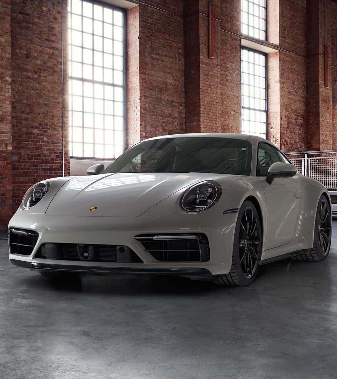 Porscheさんのインスタグラム写真 - (PorscheInstagram)「Sporty performance, sporty looks – the SportDesign package on the 911 Carrera S offers a revised front and rear apron as well as a front spoiler in distinctive design. #PorscheExclusiveManufaktur​ __ 911 Carrera S: Fuel consumption combined: 10,0 - 9,6 l/100 km; CO2 emissions combined: 227 - 220 g/km I https://porsche.click/DAT-Leitfaden I Status: 10/2020」10月8日 19時57分 - porsche