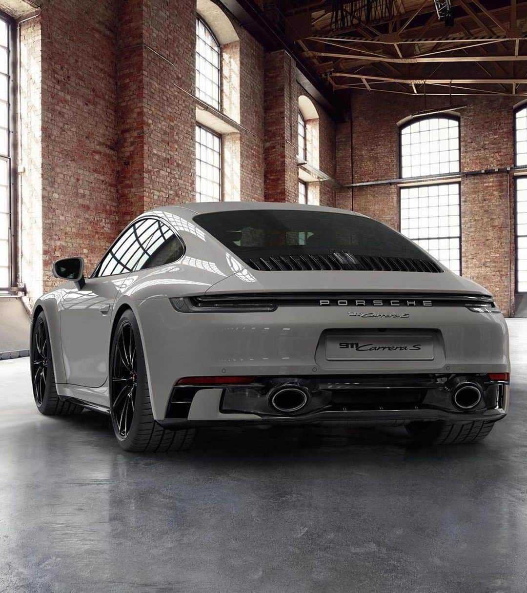 Porscheさんのインスタグラム写真 - (PorscheInstagram)「Sporty performance, sporty looks – the SportDesign package on the 911 Carrera S offers a revised front and rear apron as well as a front spoiler in distinctive design. #PorscheExclusiveManufaktur​ __ 911 Carrera S: Fuel consumption combined: 10,0 - 9,6 l/100 km; CO2 emissions combined: 227 - 220 g/km I https://porsche.click/DAT-Leitfaden I Status: 10/2020」10月8日 19時57分 - porsche
