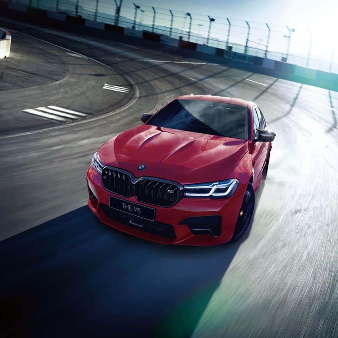 のインスタグラム：「ニューBMW M5デビューを記念して その走りをサーキットで体感できる特別なイベントにご招待。  【BMW Motorsport Circuit Experience】 開催日：2020年12月12日(土)   ハイ・パフォーマンス・セダンの頂点に立つニューBMW M5をはじめとしたBMW Mモデルのパフォーマンスを体感できるチャンス。 最高のドライビング体験を48名様にプレゼントいたします。  応募期限は11月15日(日)まで。  @bmwjapan アカウントトップのURLをタップして、公式サイトよりぜひご応募ください。  #BMWM #BMW #BMWJapan #駆けぬける歓び」