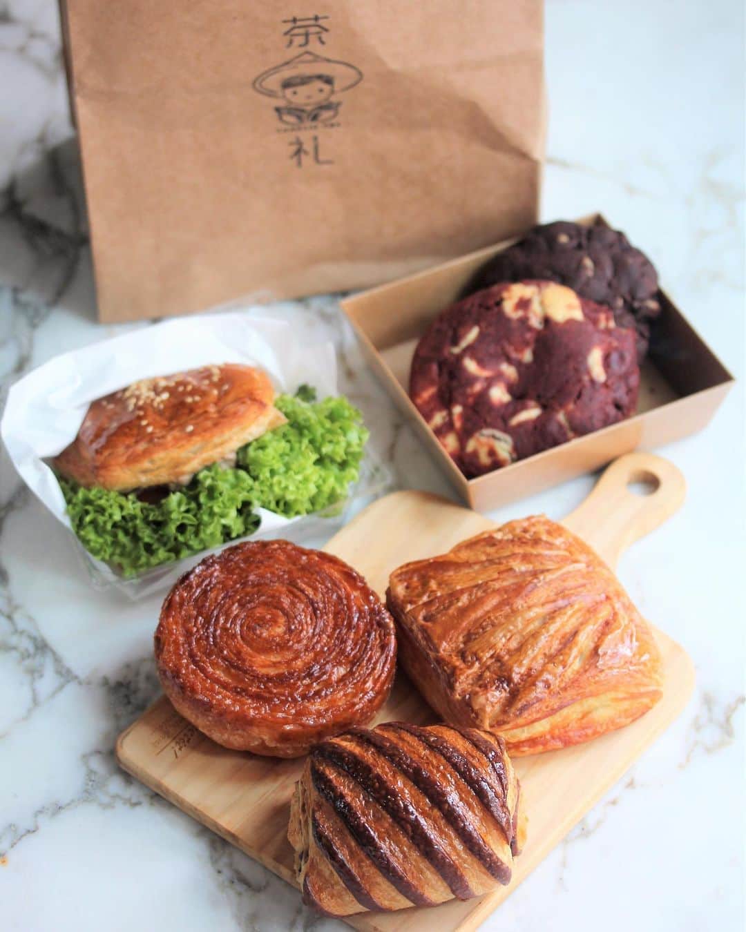 Li Tian の雑貨屋さんのインスタグラム写真 - (Li Tian の雑貨屋Instagram)「Had these delicious croissants in both sweet and savoury options from @charlieteasg delivered by @pickupp.sg . From now to 12 Nov, @pickupp.sg will be having weekend sale (every Thursday - Sunday, 12pm - 1159pm). There will be different shops on sale every week and you can shop from new/unique merchants at an islandwide delivery fee of less than $3.90!  Quote “3OFFDairyandcream” to enjoy $3 Off your purchase. Valid till 15 Nov」10月8日 20時00分 - dairyandcream