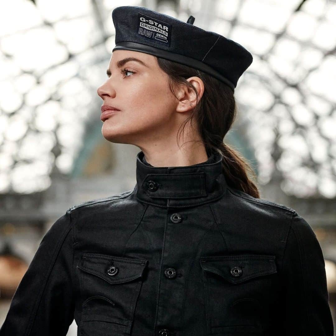 G-Star RAW Japanさんのインスタグラム写真 - (G-Star RAW JapanInstagram)「【ARC 3D PILOT JACKET】  襟を閉じたり、立ち襟にしたり、様々なルックスを楽しむことができるパイロットジャケット。調節可能なウエストと胸の上側と袖にシェイプ構造のシームを入れることでスリムなフィットを生み出す。 ・ ■ARC 3D PILOT JACKET No.D17157-6578-A810 ・ ■C-STAQ 3D BOYFRIEND CROP JEANS C No.D17869-B988-1241 ・ ・ ・ #GStarRAW #GStarRAWjapan #HardcoreDenim #denim #sustainable #ジースターロゥ #デニム #サステナブル #GStarArc #ジャケット #パイロットジャケット」10月8日 20時01分 - gstarraw_jp