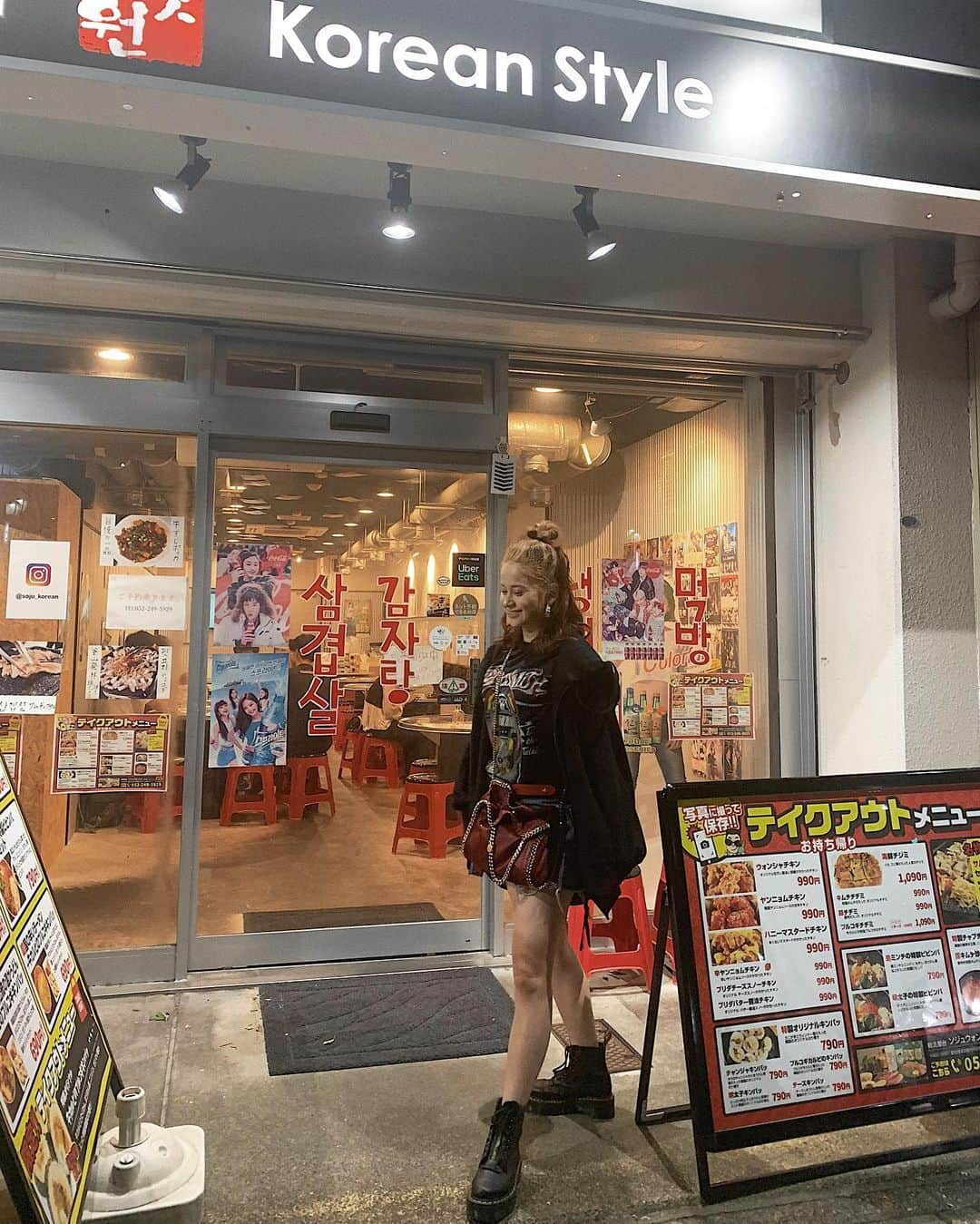 木下有希子さんのインスタグラム写真 - (木下有希子Instagram)「. いつかのご飯🍴♥️ あやはぴば🥳🎉 いつもありがとう‼︎‼︎ 中学から一緒だけどほーんと 私達何も変わってない😛 歳をとってくだけww 大丈夫かしら？ またすぐご飯行こう〜💁🏼‍♀️  パーカー： @viviennewestwood  Tシャツ：古着 ショーパン：@nagoya_panama  ベルト：@viviennewestwood  バック：@stellamccartney  ブーツ： @drmartensofficial  ピアス： @jilsander   アウトレットで買った Vivienneのパーカーやっぱかわいい。 安定でVivienne可愛いですね🖤  #momlied #fashiongram #code #ootd #nagoya #nagoyafood」10月8日 20時17分 - ykk_1220