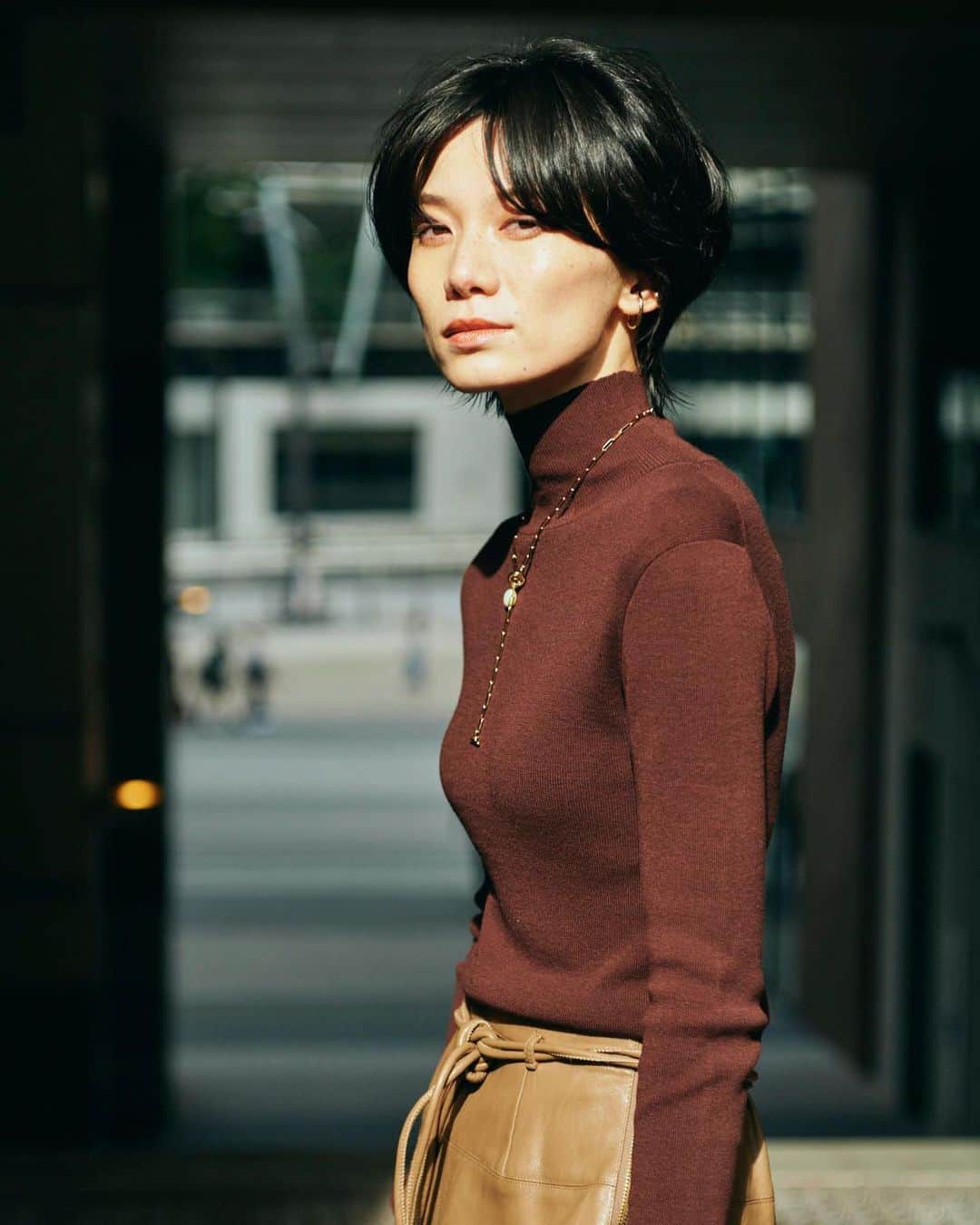 平山奈美のインスタグラム：「🦉🦉🦉 @randa_pic   #ランダ #秋服 #レザースカート #フェイクレザー #フレアスカート#タートルネック #スカート #ブーツ #大人コーデ #きれいめコーデ #ショートヘア #ママ #男の子ママ #ママコーデ #ママファッション #ナチュラルメイク」