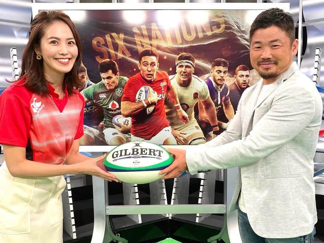 渋佐和佳奈のインスタグラム：「#ラグビー #シックスネーションズ 再開特番🏉まであと３日❣️  ゲストの#田中史朗 選手と😊✨ 去年の年末の公開収録特番以来ご一緒させていただきました。その時も、松田力也選手と一緒に来場者の子供たちにプレゼントを用意してくれて嬉しそうに渡されていた姿が印象的で、とても優しくてラグビー愛溢れる温かい方だなと勝手ながら思わせていただいています！ 今回の収録では、田中選手と出演者のみなさんとのかけあいが本当に面白かったです😆✨  さて、あしたのカウントダウンではどの出演者の方が登場するでしょうか！お楽しみに〜っ💓  🏉🏉🏉🏉🏉🏉🏉🏉🏉🏉 「日本代表緊急出演！！欧州ラグビー再開！シックス・ネーションズ優勝争い徹底解説SP！」  １０月１１日(日)夜９時１５分から無料放送✨WOWOWにご加入頂いていない方もご覧頂けます！  🏉🏉🏉🏉🏉🏉🏉🏉🏉🏉  #wowow #rugby #sixnations #ラグビー　#シックスネーションズ　#特別番組　#勝手にカウントダウン　#日本代表　#田中史朗選手 #アナウンサー　#渋佐和佳奈」