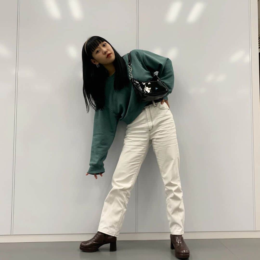 山下恵奈のインスタグラム：「#えなめるフク 事務所で撮影だった日🌙💚  洋服はタグつけしてます🏷 #ootd#ootd4nylonjp#ZARA#GU#ブーツ」