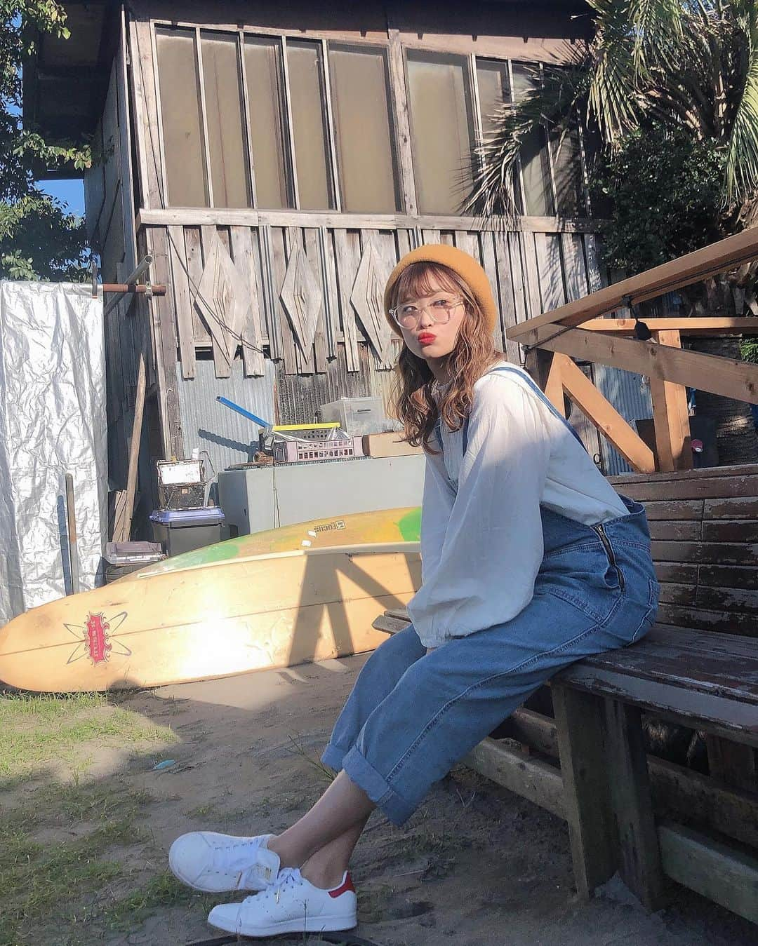 島崎由莉香さんのインスタグラム写真 - (島崎由莉香Instagram)「. . オーバーオールかわいい！！！ ベレー帽もだいすき！！！ . . 皆様今日は『壊れかけのルミレディオ！』再放送ですっ アプリ　リッスンラジオ(リスラジ)FMたちかわ23:59:59~ 是非聴いてくださいまし❤︎ . . .」10月8日 20時23分 - yurika_shimazaki