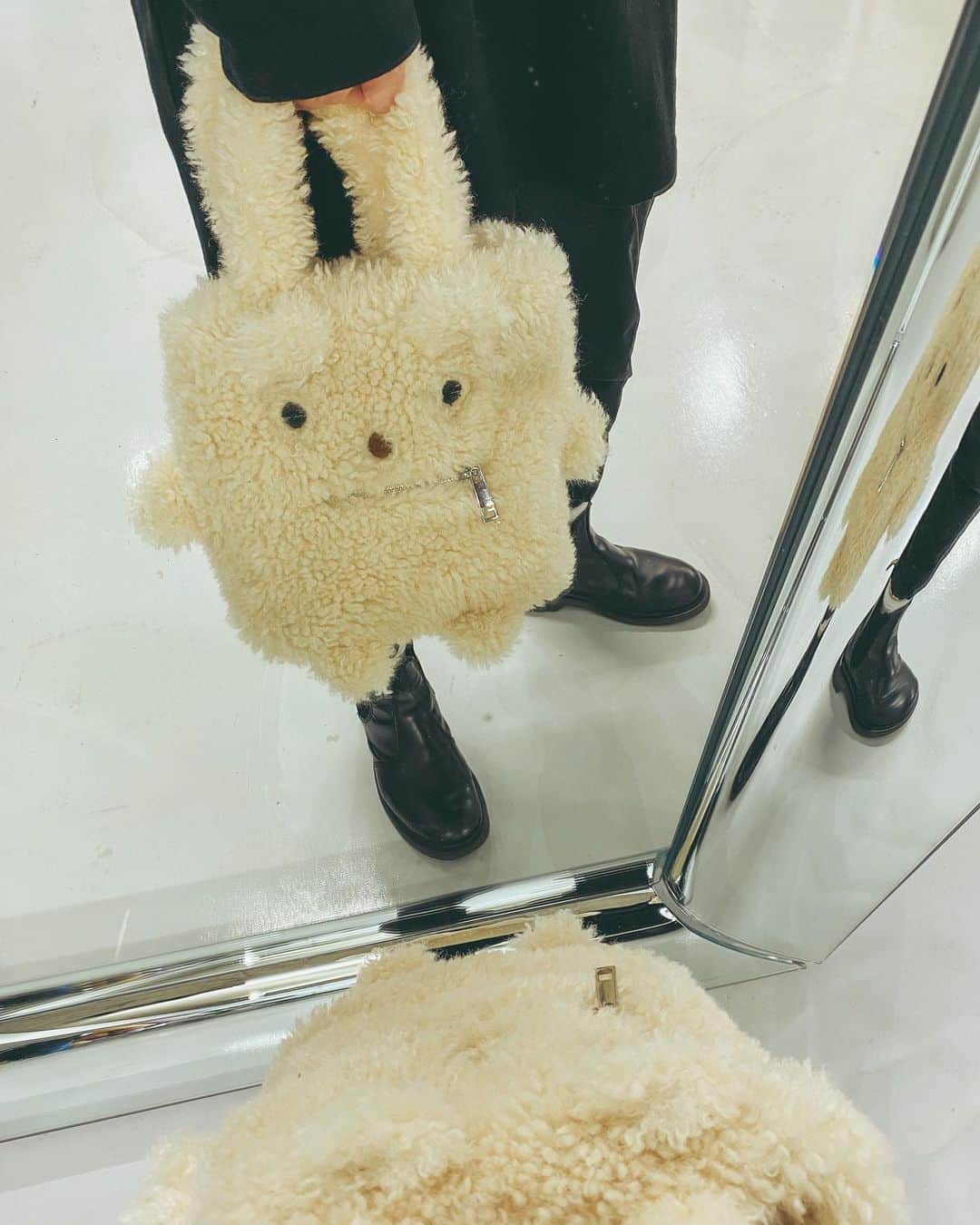 イアリサのインスタグラム：「今年の冬の相方です🐻 みんなあかちゃんみたいで可愛い。 . #WCJ」