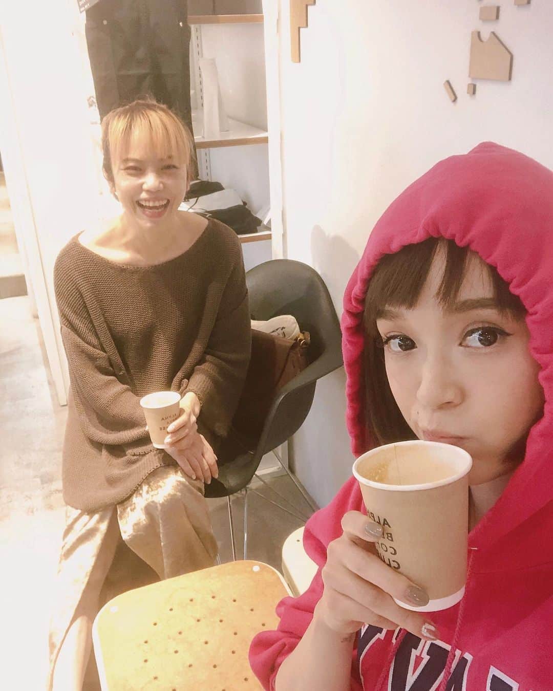 Soweluのインスタグラム：「@chara_official_  と🤎 何でも話せる大切な人 どんな苦しみもわかってくれる人がいるだけで 本当に救われる 彼女のあたたかい優しさと 飾らない可愛いさに 心救われました ・ ・ #chara #thankyousomuch  #love」