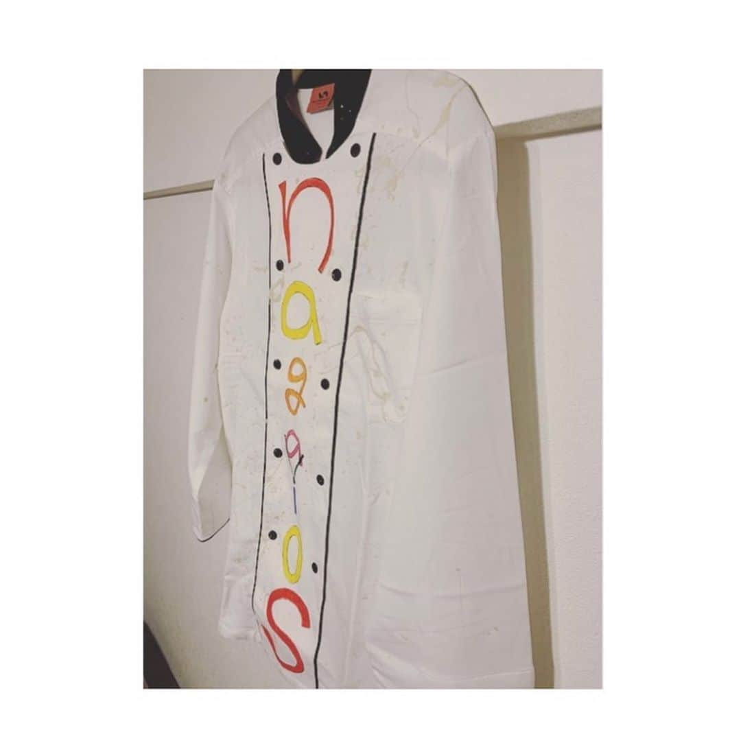 永井佑一郎さんのインスタグラム写真 - (永井佑一郎Instagram)「コックコートのデザインを始めました。  brand name：【nagavios】  ミルクペンキと手書きのロゴになります！：One-of-a-kind  #コックコート #永井佑一郎 #nagavios  プロフィール欄にあるURLから コックコートへ飛べます。」10月8日 20時51分 - yuichirou_nagai