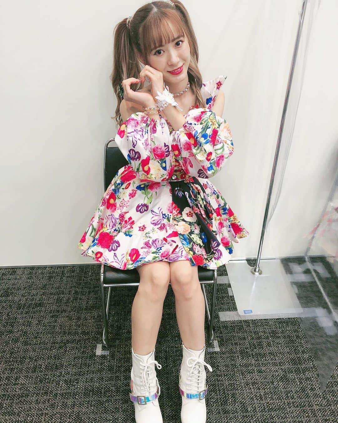 生田衣梨奈さんのインスタグラム写真 - (生田衣梨奈Instagram)「♥最強の花柄衣装♥﻿ ﻿ みなさんが大好きな花柄衣装の出てない写真が﻿ まだあったんよーーー♥﻿ ﻿ みんながきゅんですってなる2枚を厳選しました！！！﻿ ﻿ ﻿ みなさんは最近なにしてますか？？？﻿ ﻿ えりは。。。﻿ 日本武道館の練習してます！！！！﻿ ﻿ めっちゃドキドキする😭﻿ ﻿ ﻿ #morningmusume20 #モーニング娘20﻿ #helloproject  #顔面国宝﻿ #えりぽんかわいい #アイドル﻿ 存在が #インスタ映え #かわいい﻿ #Love #beauty﻿ #followme #makeup﻿ #Instagram #生田衣梨奈のVSゴルフ﻿ #메이크업 #얼스타그램﻿ #ig_Japan #팔로미﻿ #フォロー歓迎 #ootd﻿ #日本武道館  #SONGS﻿ #ELEYVSGOLF  #おすすめ﻿ #いいね #写真﻿ #IDOL #골프﻿ #SELFIE #셀카」10月8日 20時49分 - erina_ikuta.official