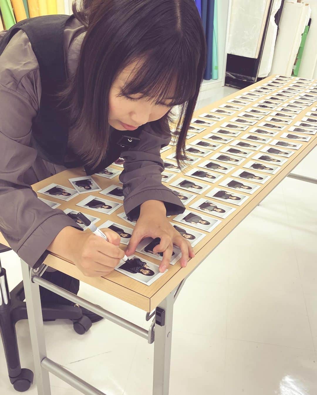 沢口愛華さんのインスタグラム写真 - (沢口愛華Instagram)「発売中です！！ チェキ届いたかな〜？」10月8日 20時59分 - sawaguchi_aika_official