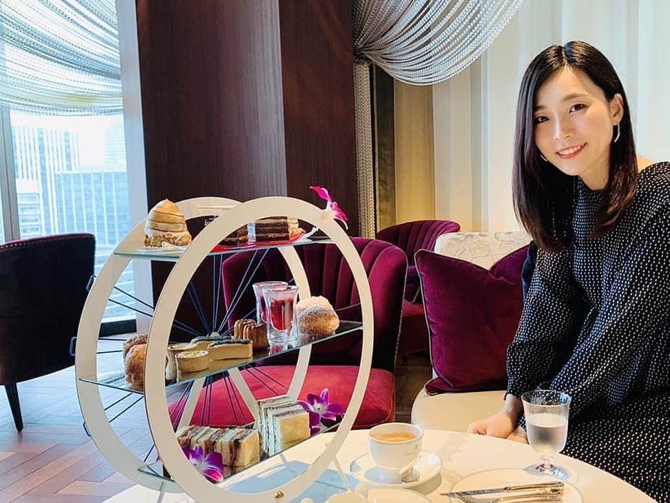 本田珠規のインスタグラム：「楽しみにしていたカハラ横浜♪ 2020年9月23日にopenしたばかり✨  横浜の観覧車をイメージしたアフタヌーンティーに、 HAWAIIを感じるドリンクメニューがたくさん♥️ インテリアがとにかく素敵でうっとり。 . HAWAIIでも人気のカハラホテル。 横浜にできて嬉しいな♪ . . #カハラホテル#みなとみらい #カハラホテル横浜 #kahalahotel #来年3月まで満席だそうです😱」