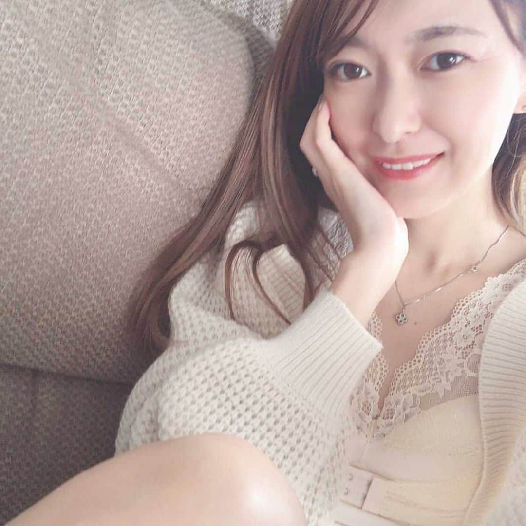 菊池かなこのインスタグラム：「. lulukushel(ルルクシェル)の くつろぎ育乳キャミがすごく可愛い😍 . 部屋着にも重宝するし、 肩のレースが可愛いので トップスからチラ見せのインナーとしても✨ . 優しいアイボリーのカラーが👌 ブラックも使いやすそう☺︎ . . ୨୧┈┈┈┈┈┈┈┈┈┈┈┈┈┈┈┈┈୨୧ @lulukushel #sponsored　#lulukushel　#ルルクシェル　#くつろぎ育乳キャミ　#育乳　#育乳ブラ　#ナイトブラ　#ナイトブラキャミ」