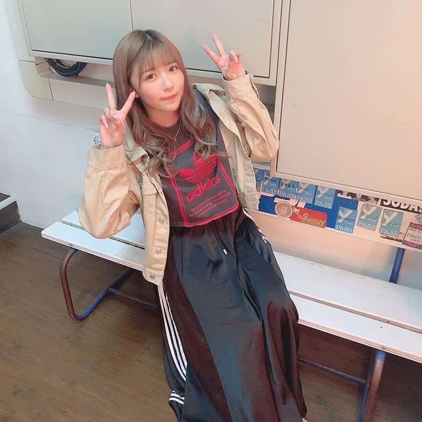 宇野みずきさんのインスタグラム写真 - (宇野みずきInstagram)「. #アディダスコーデ 👟 . Tシャツの丈は自分でちょん切った！笑 . . . #code #ootd #adidas #fashion」10月8日 20時53分 - mi___candy