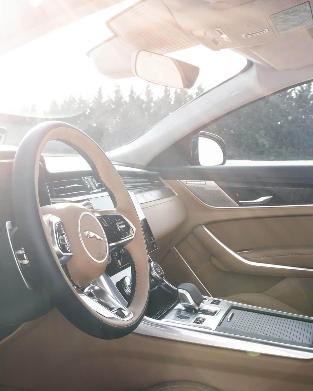 Jaguarさんのインスタグラム写真 - (JaguarInstagram)「Authentic finishes, including open-pore wood veneers and aluminium, feature in beautifully formed shapes throughout the all-new #XF interior, reinvigorating our lineage of luxury design.   #Jaguar #NewXF #XFSportbrake #Premium #Luxury #Performance #Sport #Saloon #Estate #MHEV #Hybrid #AWD #ElectricCars #InteriorDesign #Technology #CarsofInstagram #CarsWithoutLimits #InstaCar」10月8日 20時53分 - jaguar