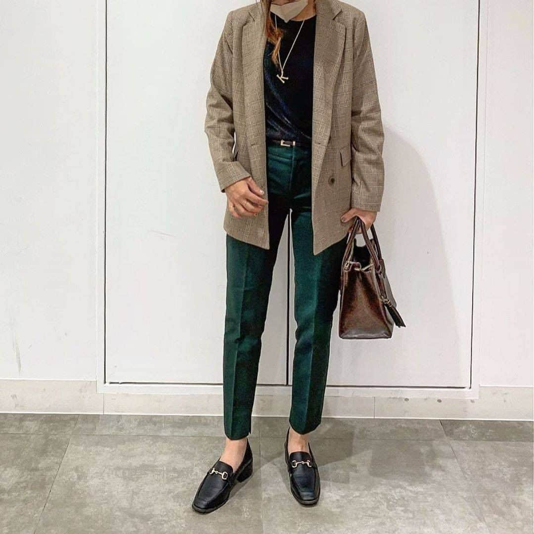 MINEさんのインスタグラム写真 - (MINEInstagram)「. . . jacket : @gu_global tops : @kobe_lettuce pants : @zara shoes : @rectangle_official bag : @ungrid_official  . . @hk__908 さん 素敵なコーデの紹介ありがとうございます！ . . ♡コーデ募集♡ お気に入りのコーデに #mineby3mootd #mineプチプラ部 のハッシュタグ をつけて投稿してください💕﻿ 投稿していただいた中から選ばれた投稿はMINEの記事 or MINE公式インスタグラムにてご紹介させてもらいます！ あなたもMINEに載れるかも😍 . . #mineby3mootd #mineプチプラ部 #プチプラコーデ #mineアイテム部 #きょコ #今日のコーデ #大人カジュアル #大人シンプルコーデ #大人シンプル #シンプルコーデ #夏コーデ #秋コーデ #ジャケットコーデ #秋色 #ジャケット #ブラウン #グリーン #ローファー」10月8日 20時55分 - mineby3m