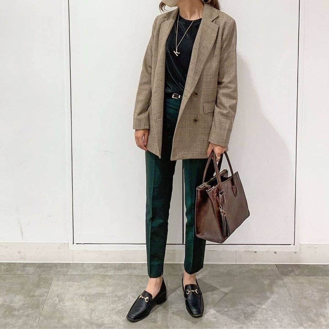 MINEさんのインスタグラム写真 - (MINEInstagram)「. . . jacket : @gu_global tops : @kobe_lettuce pants : @zara shoes : @rectangle_official bag : @ungrid_official  . . @hk__908 さん 素敵なコーデの紹介ありがとうございます！ . . ♡コーデ募集♡ お気に入りのコーデに #mineby3mootd #mineプチプラ部 のハッシュタグ をつけて投稿してください💕﻿ 投稿していただいた中から選ばれた投稿はMINEの記事 or MINE公式インスタグラムにてご紹介させてもらいます！ あなたもMINEに載れるかも😍 . . #mineby3mootd #mineプチプラ部 #プチプラコーデ #mineアイテム部 #きょコ #今日のコーデ #大人カジュアル #大人シンプルコーデ #大人シンプル #シンプルコーデ #夏コーデ #秋コーデ #ジャケットコーデ #秋色 #ジャケット #ブラウン #グリーン #ローファー」10月8日 20時55分 - mineby3m