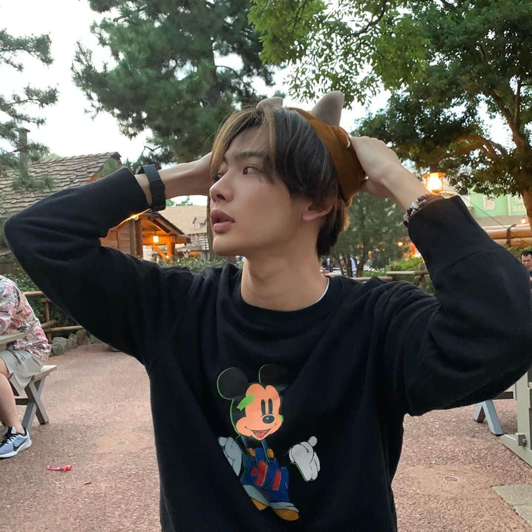 NOA（ノア）さんのインスタグラム写真 - (NOA（ノア）Instagram)「Which is the best photo? 🦁🏰」10月8日 20時57分 - n_o_a_3_