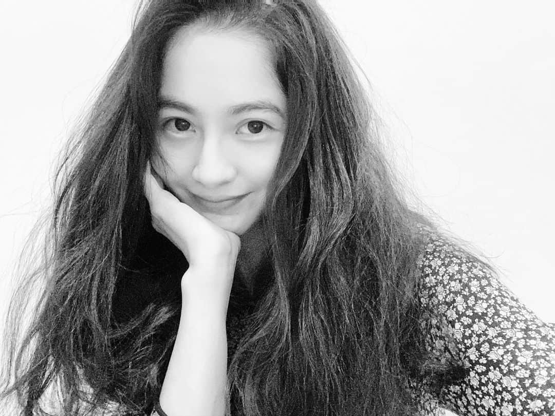 雪嶋桃葉のインスタグラム：「おすすめの文庫本ありましたら教えてください！ ブックカバー買って、新しい本読みたくなりましたとさ！ 内容は、SF系とか超能力系とか探しておりまっす！ #てるみー🥚」