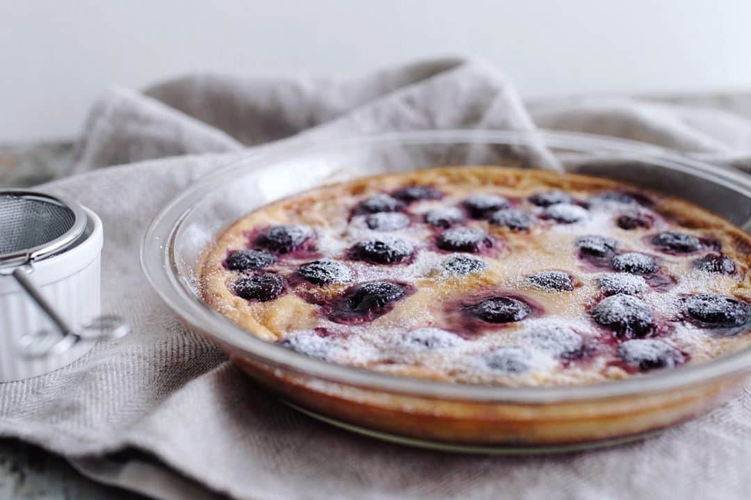 maggydaisyのインスタグラム：「_  実家から古いPyrexの器を持って来た。 たぶん40年以上前のもの。 グラタン皿もあるから、熱々のを作って食べるのが楽しみ。」