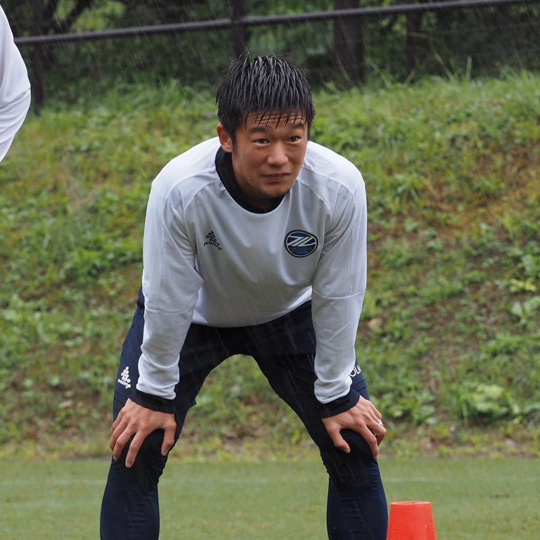 FC町田ゼルビアさんのインスタグラム写真 - (FC町田ゼルビアInstagram)「本日のトレーニングフォト(10枚)👟⚽️ スワイプしてね→📸 . 🗓10月8日(木) 1️⃣ #中島裕希 2️⃣ #ノリエガエリック 3️⃣ #大谷尚輝 4️⃣ #岡田優希 5️⃣ #下坂晃城  6️⃣ #深津康太 7️⃣ #髙江麗央 8️⃣ #ステファン 9️⃣ #橋村龍ジョセフ  🔟 #奥山政幸  #FC町田ゼルビア #zelvia #Jリーグ #サッカー #スポーツ #soccer #football #jleague #町田 #svolme #トレーニング #雨 #イケメン」10月8日 21時21分 - fcmachidazelvia