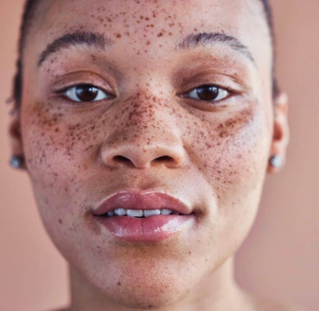 ユアアイズライのインスタグラム：「The beautiful DAMI ✨  For bookings please contact jaya@7evenmodelmanagement.com 📧」
