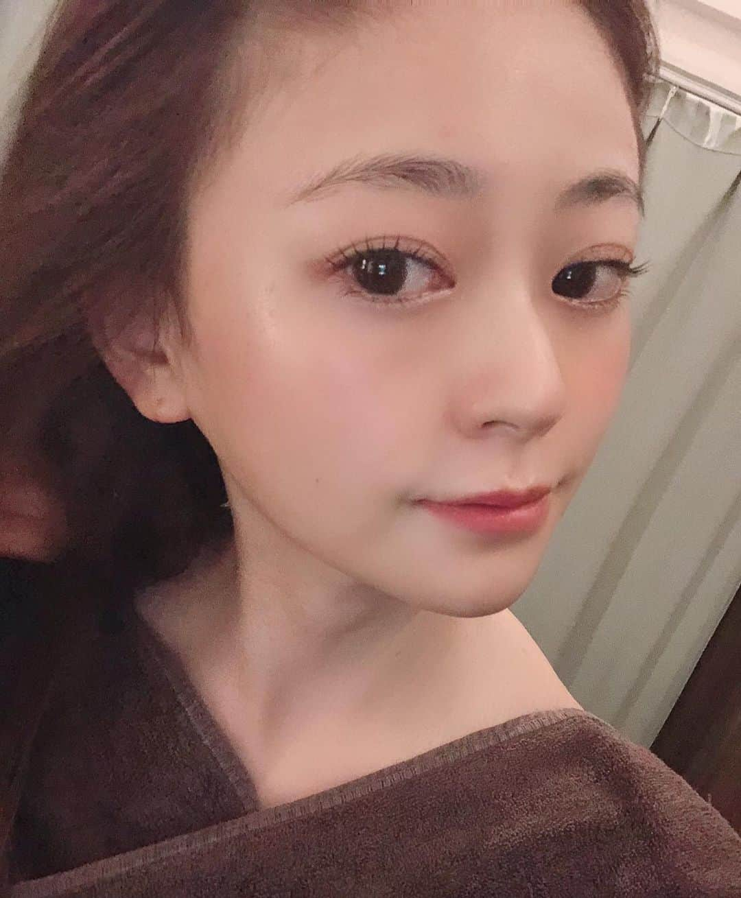 梶本成美さんのインスタグラム写真 - (梶本成美Instagram)「ちょうど洗顔料が無くなったので、今回は新しくハウス オブ ローゼのミルキュアピュア ウォッシュ＆パウダーを使い始めました😁✌️  ウォッシュとパウダーを混ぜ合わせて使うタイプでなんです😌  北海道の牧場と提携していて、素材にこだわっていてお肌に優しい✨ さらにその日の肌の状態に合わせて、パウダーの量を調整してカスタマイズできるところも新しい感覚✨ 混ぜても泡立たないタイプだけど、保湿しながら小鼻や顎下のざらつきや汚れをすっきりと落としてくれて、つるつるお肌になれるし、つっぱらないし洗顔が楽しくなります😁✨  店舗や公式オンラインショップで10月末までお得なセールやってるみたいだから見てみてね😌✨  .  #洗顔をしたら私は女神になる #PR　#ハウスオブローゼ　#洗顔　#スキンケア　#ミルキュアピュア　#カスタマイズできる洗顔 　#肌のゆで卵化計画 #ハウスオブローゼ　#houseofrose) #PR #肌ケア #洗顔料 #スキンケア用品 #美肌ケア #スキンケアマニア」10月8日 21時30分 - narumikajimoto